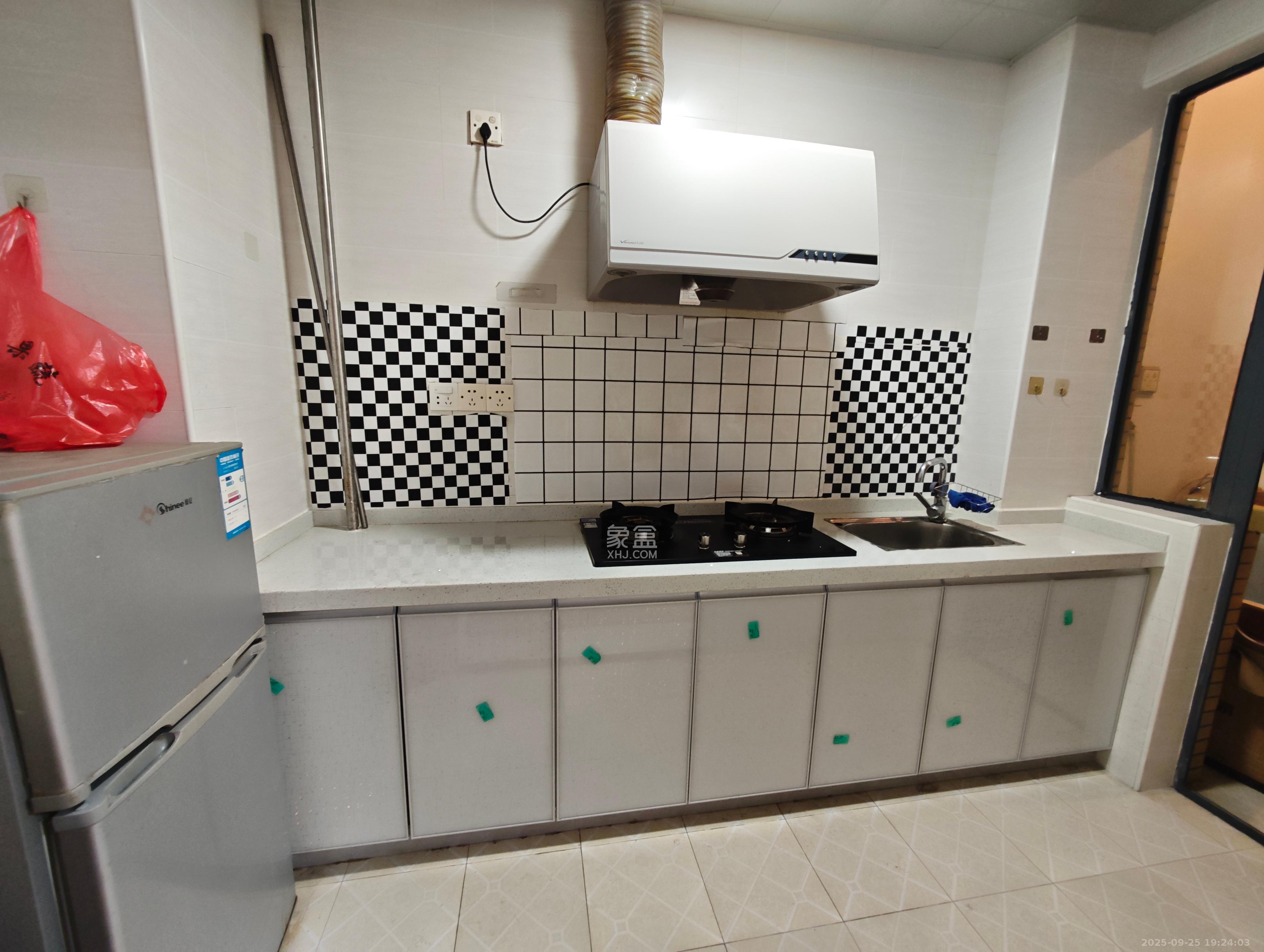 中国铁建国际城一期 1室1厅1卫 1200.0元/月 中国铁建国际城一期 1室1厅1卫 1200.0元/月室内图