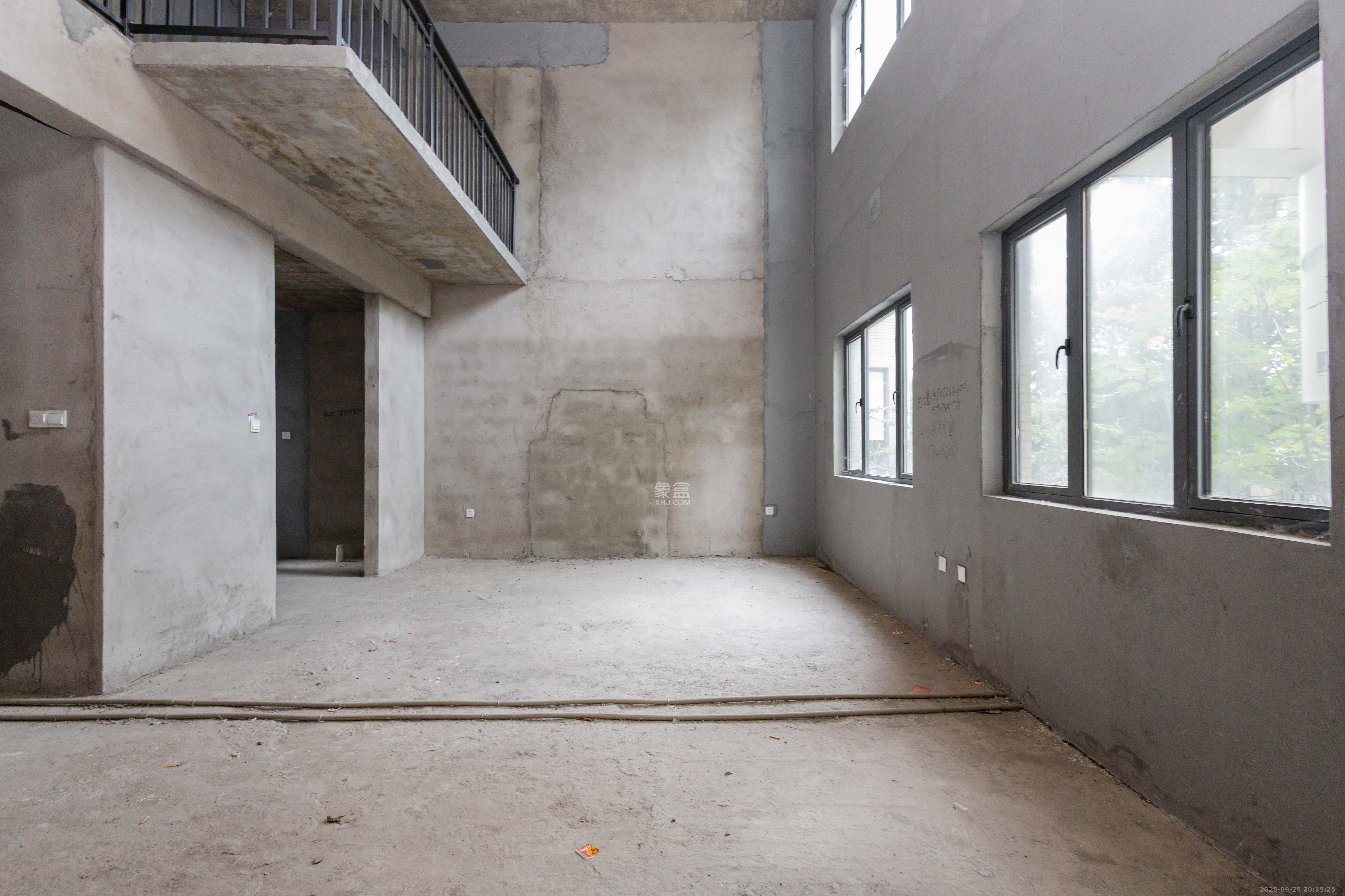 敏捷珑玥府  4室2厅2卫    142.0万 敏捷珑玥府  4室2厅2卫    142.0万客厅