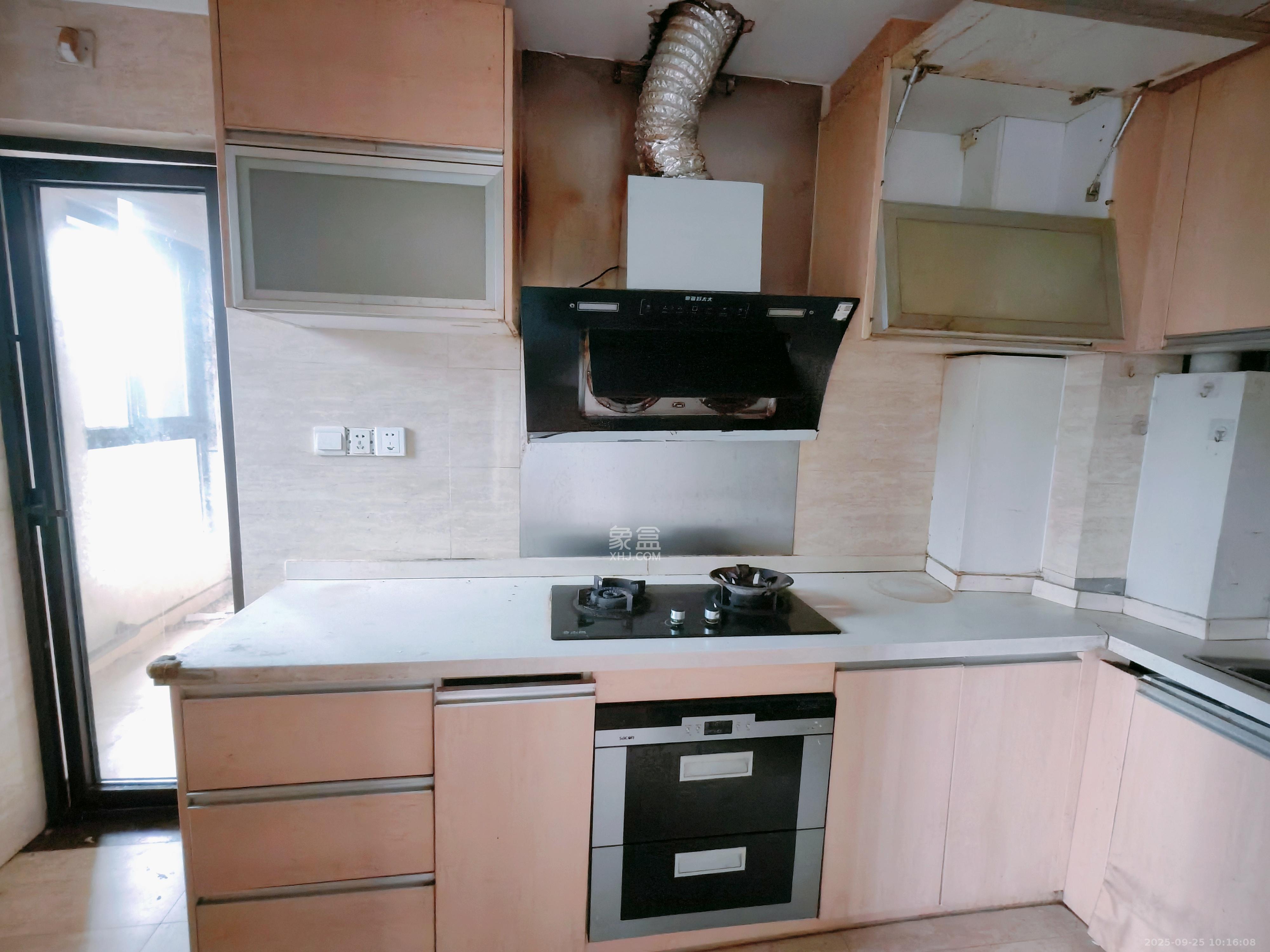 绿地中央广场  4室2厅1卫    5000.0元/月 绿地中央广场  4室2厅1卫    5000.0元/月室内图