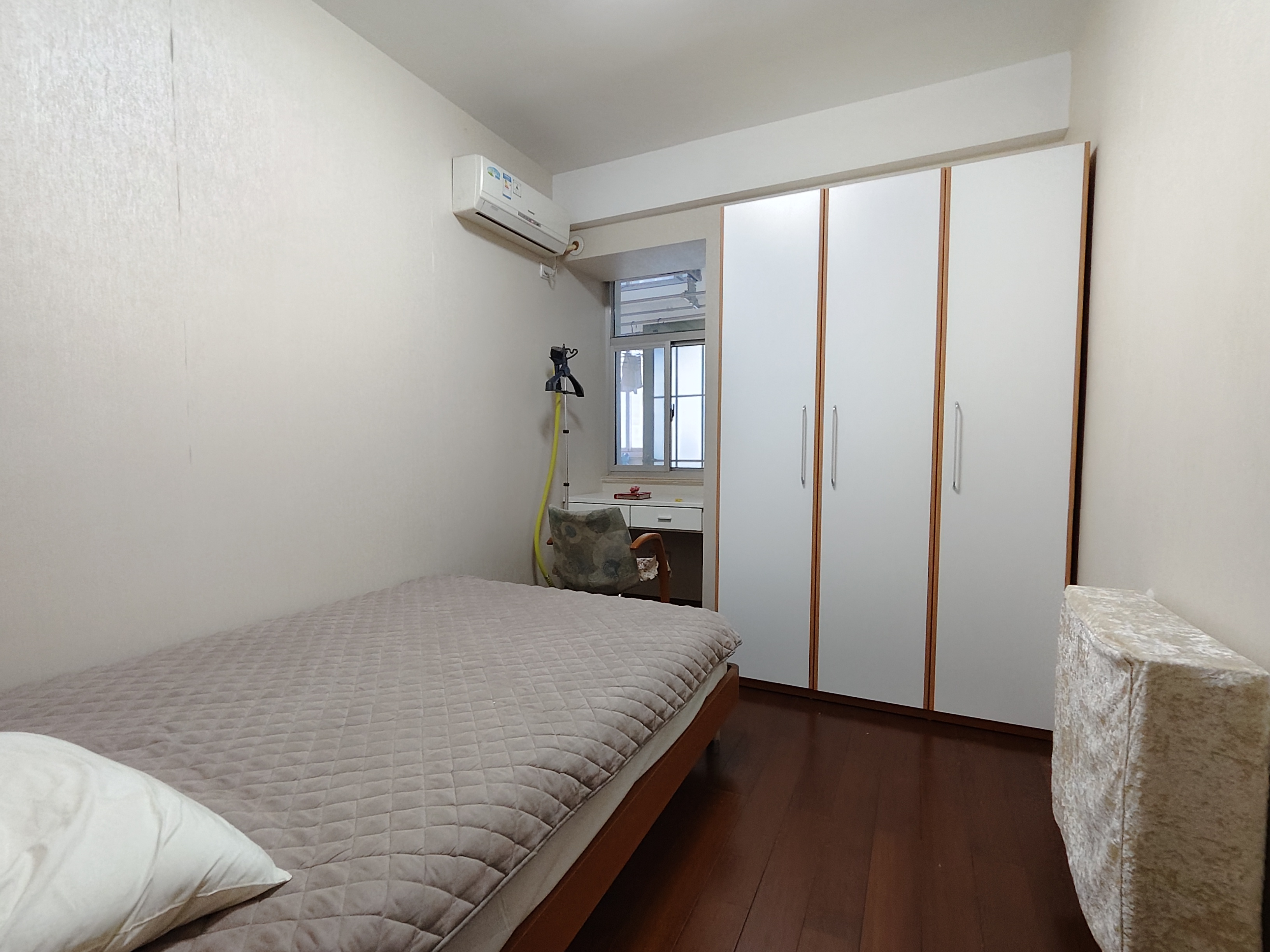 银色现代城  3室2厅3卫   2500.00元/月室内图