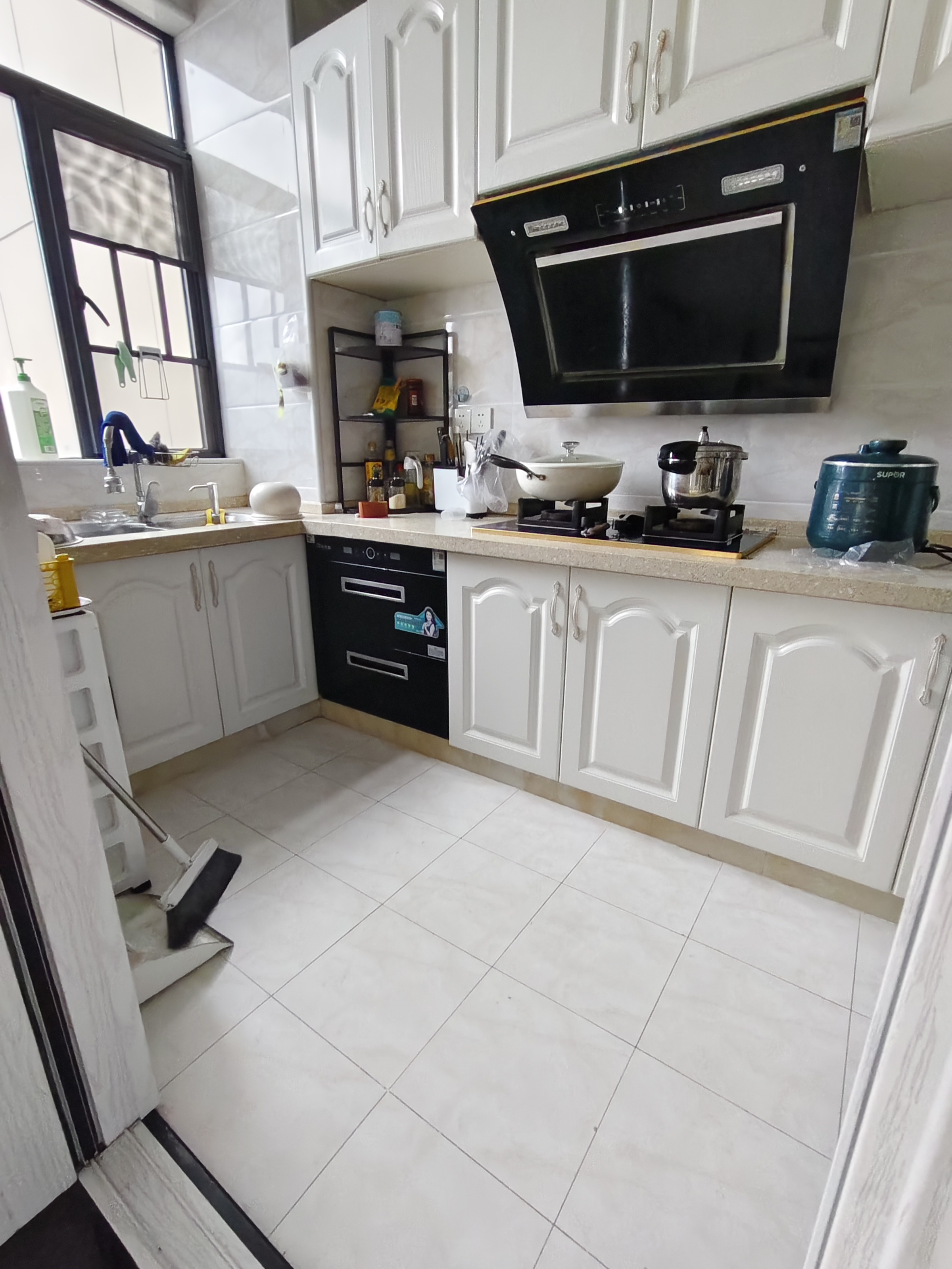 百弘学府城 1室0厅0卫 76.8万 百弘学府城 1室0厅0卫 76.8万客厅