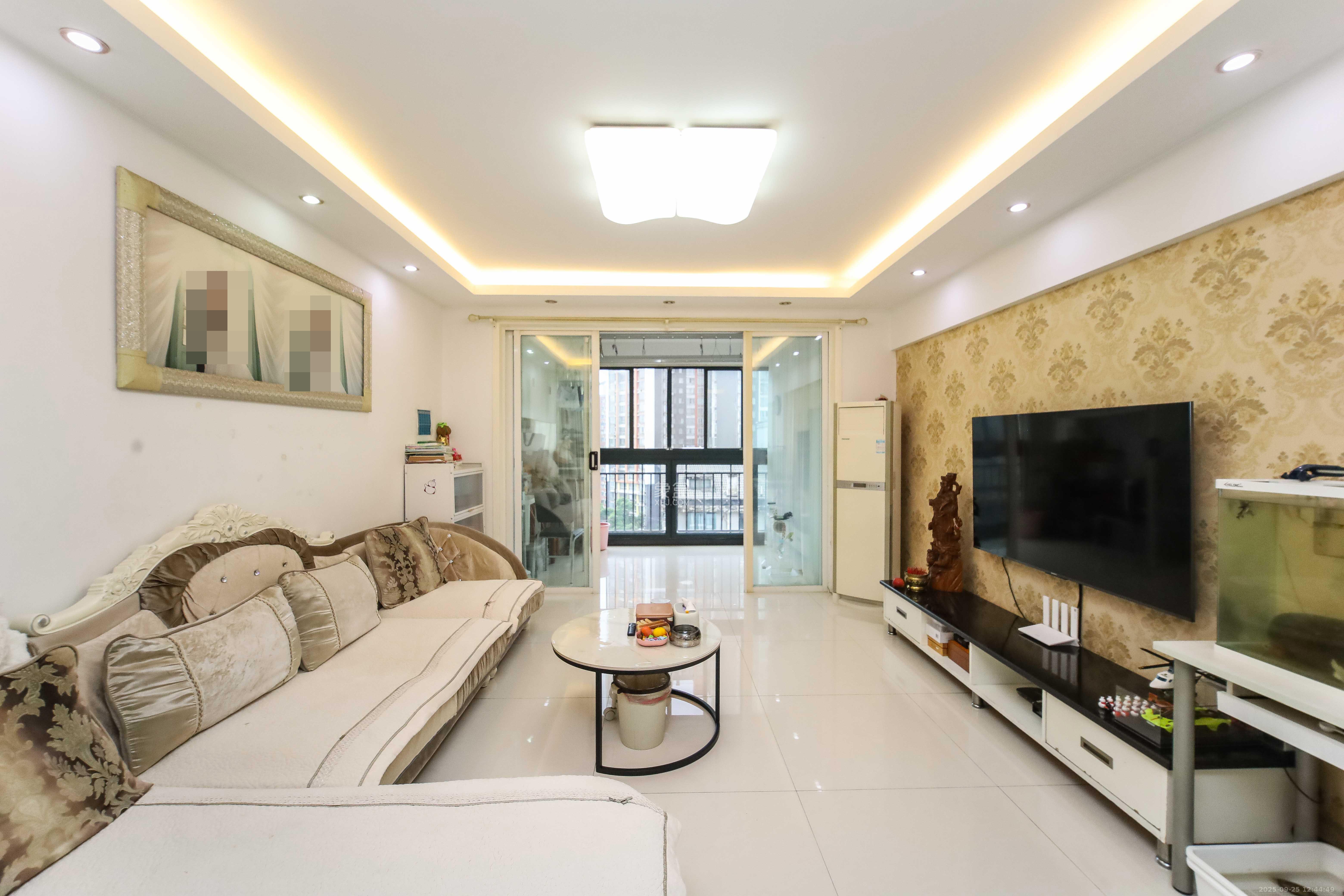 浏阳河畔家园 2室2厅2卫 75.0万 浏阳河畔家园 2室2厅2卫 75.0万客厅