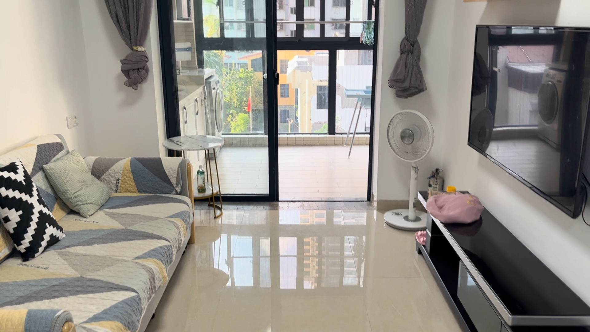 龙昆悦城 2室2厅1卫 2800.0元/月 龙昆悦城 2室2厅1卫 2800.0元/月室内图