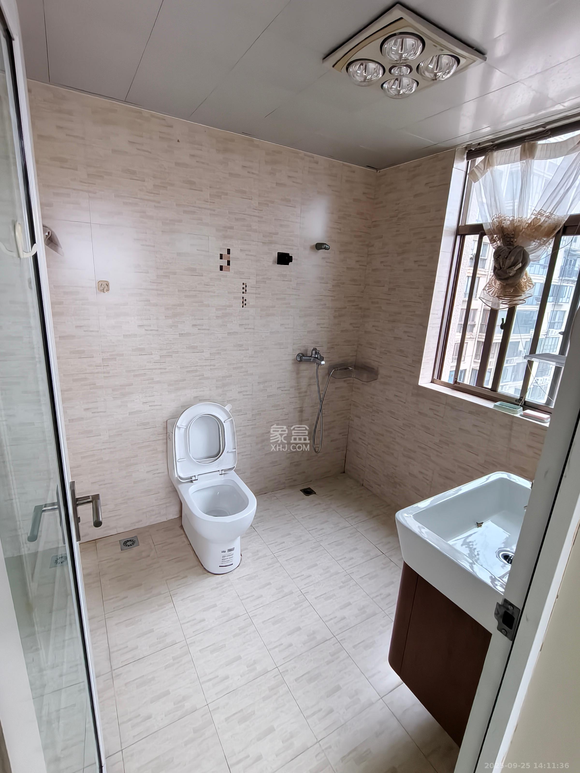 金色比华利  3室2厅2卫    2300.0元/月室内图