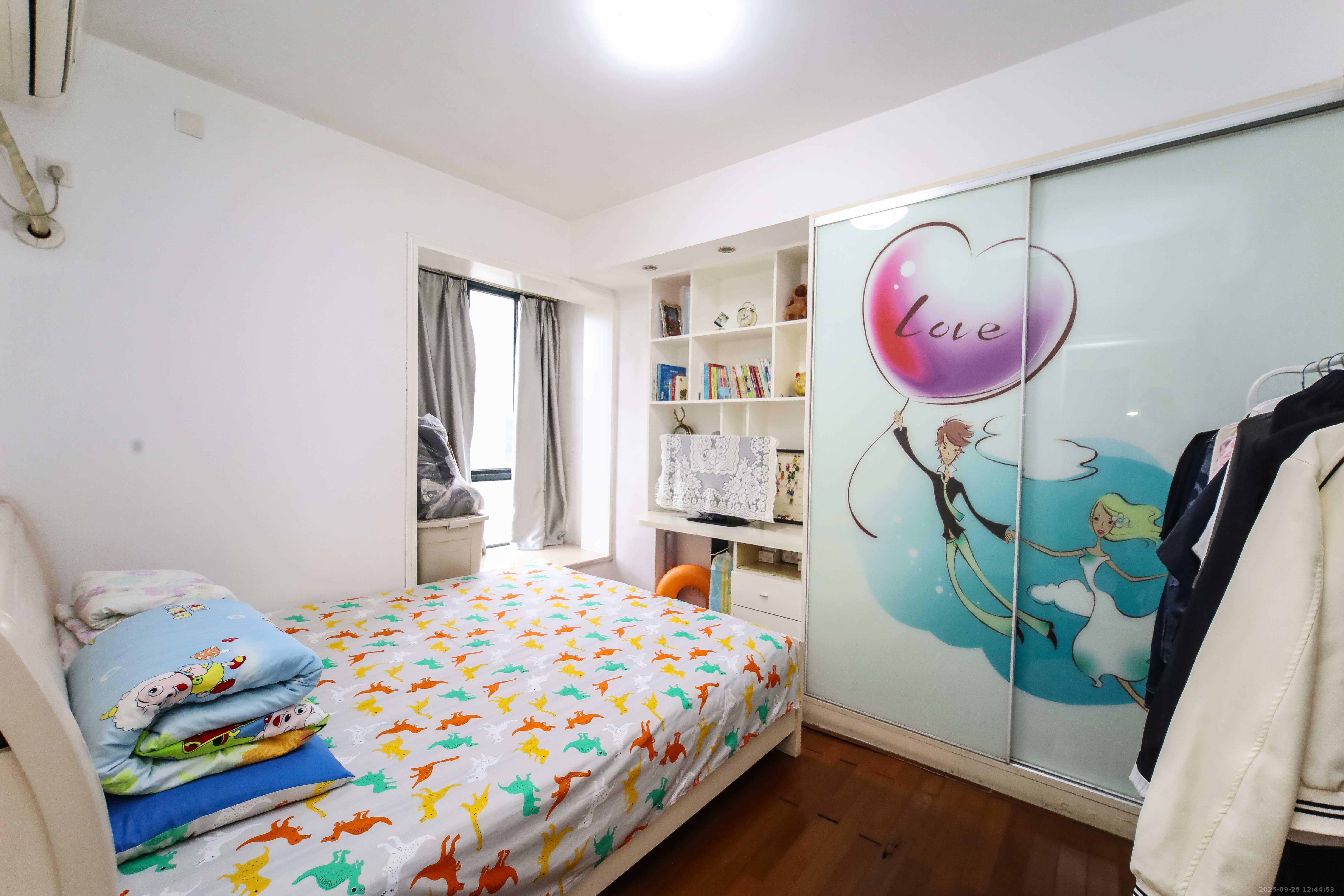 浏阳河畔家园 2室2厅2卫 75.0万 浏阳河畔家园 2室2厅2卫 75.0万卧室