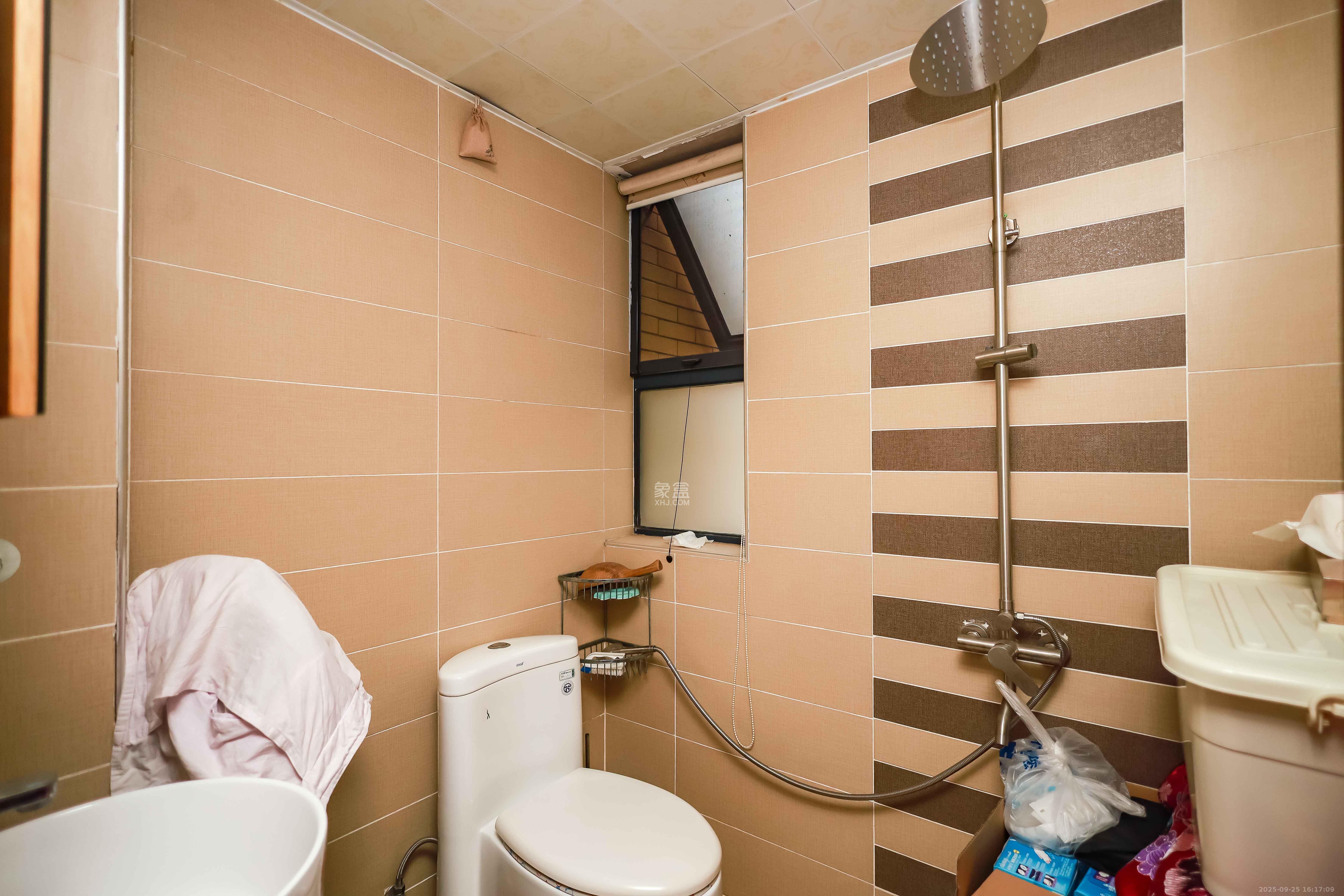 北京御园一二期（国泰嘉园）  4室2厅2卫    162.0万卫生间