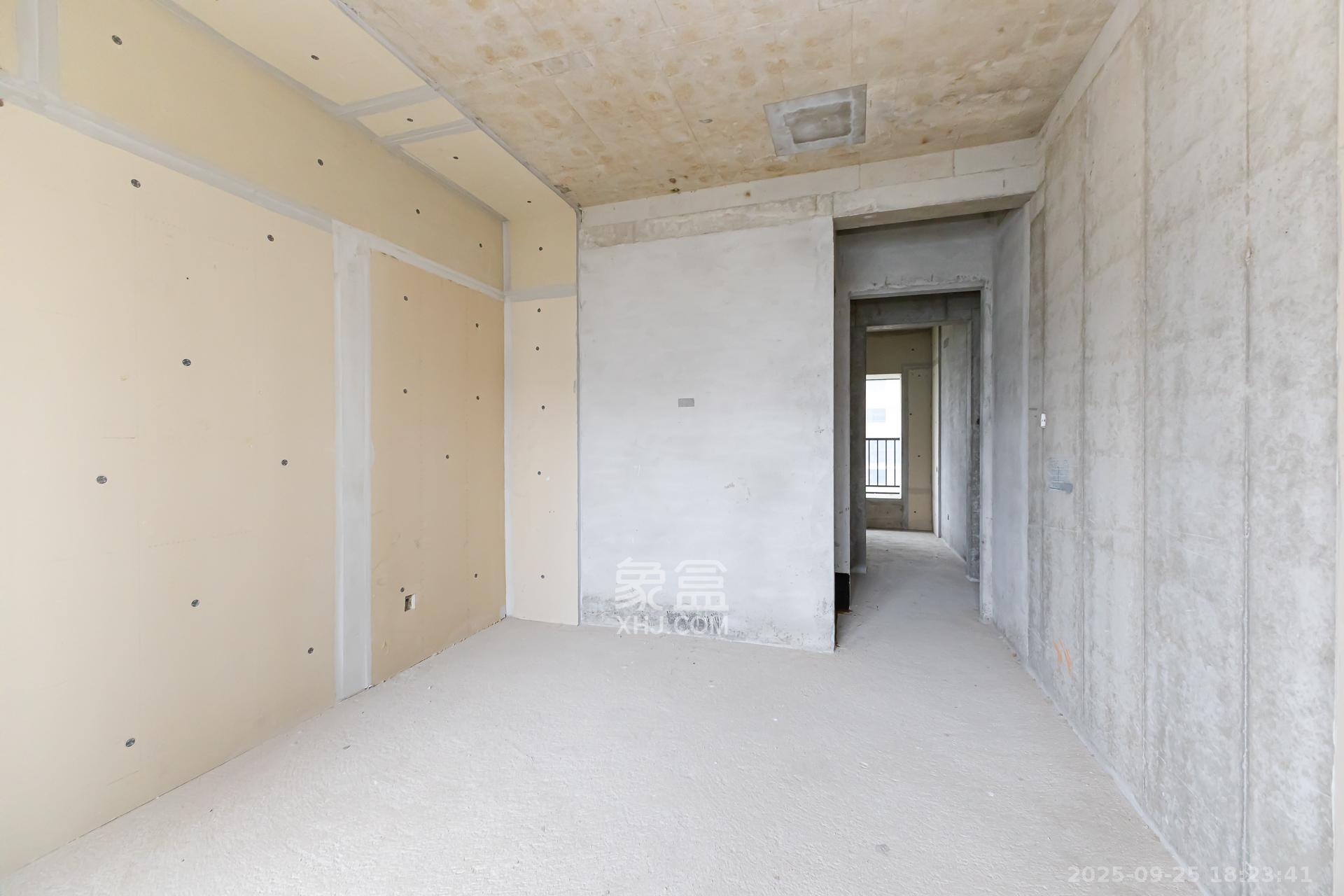 润和湘江天地E区  4室2厅2卫    148.0万卧室