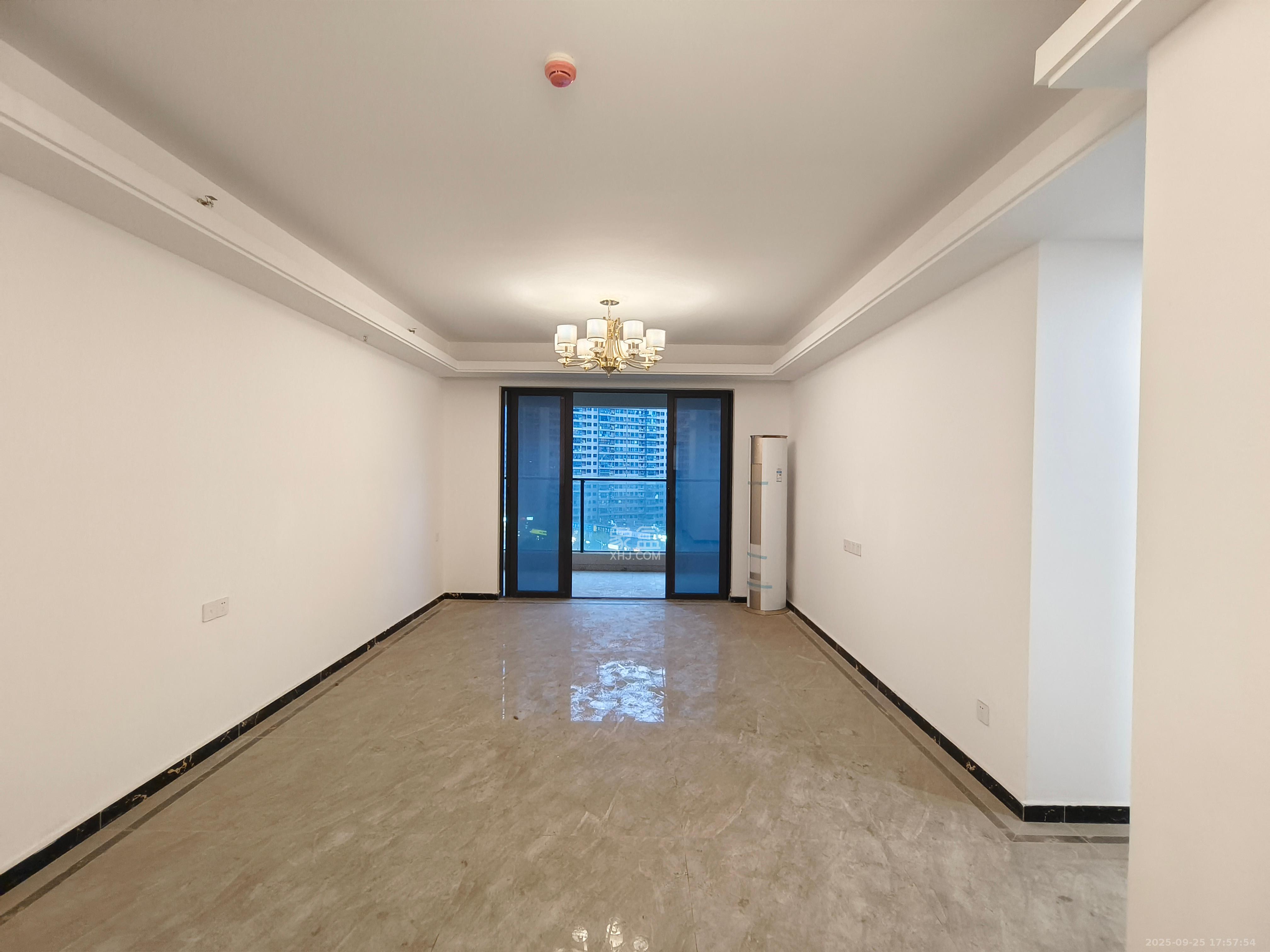 万润滨江天著 3室2厅2卫 2200.0元/月 万润滨江天著 3室2厅2卫 2200.0元/月室内图