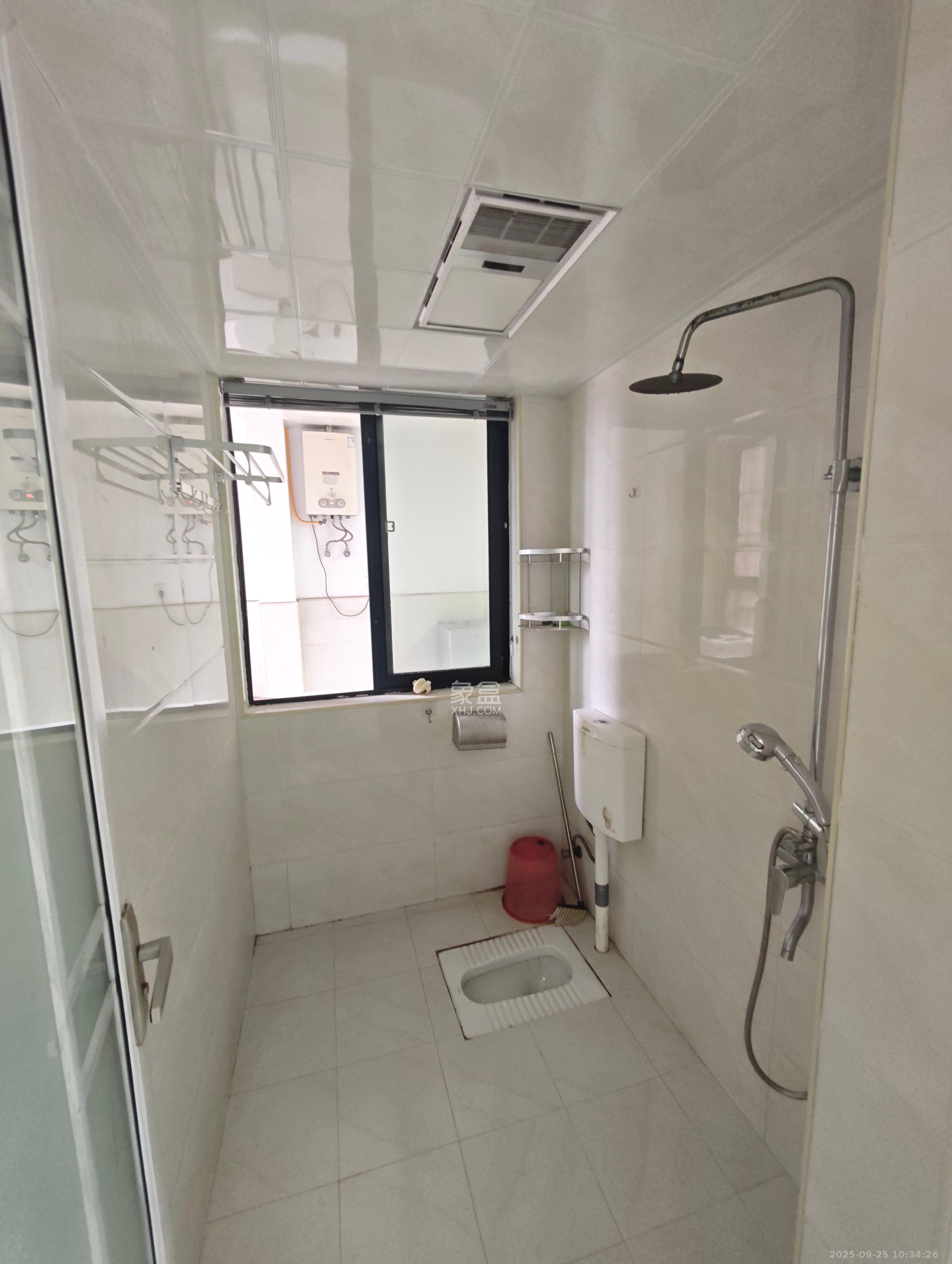 三一街区  3室2厅1卫   1700.00元/月室内图