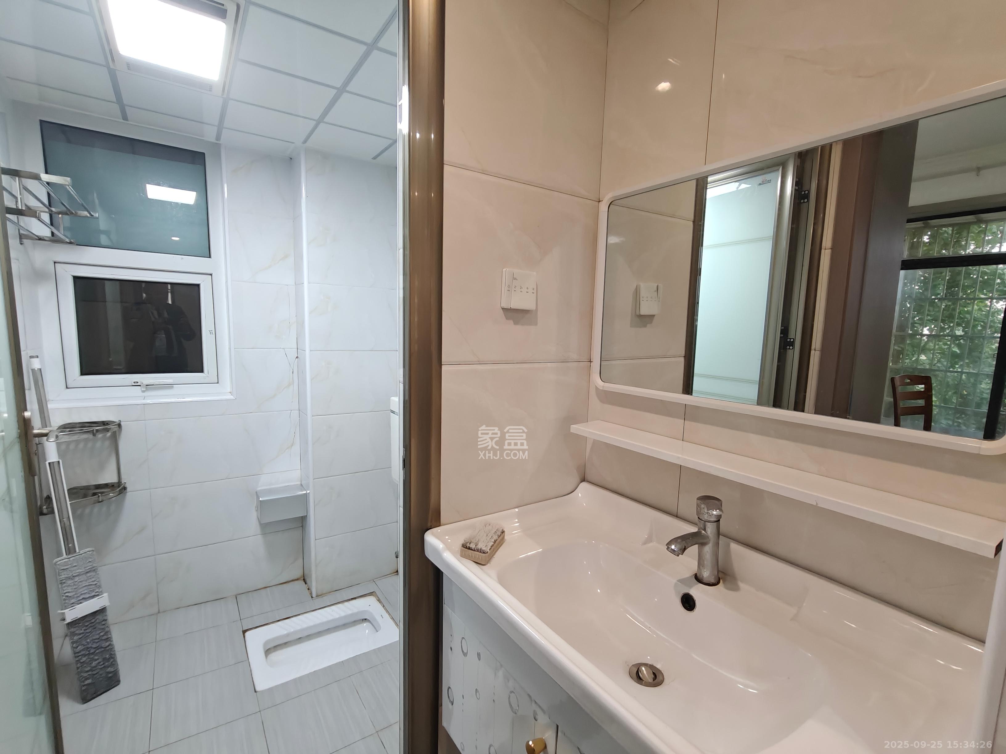 和康园小区 3室2厅1卫 2300.0元/月 和康园小区 3室2厅1卫 2300.0元/月室内图