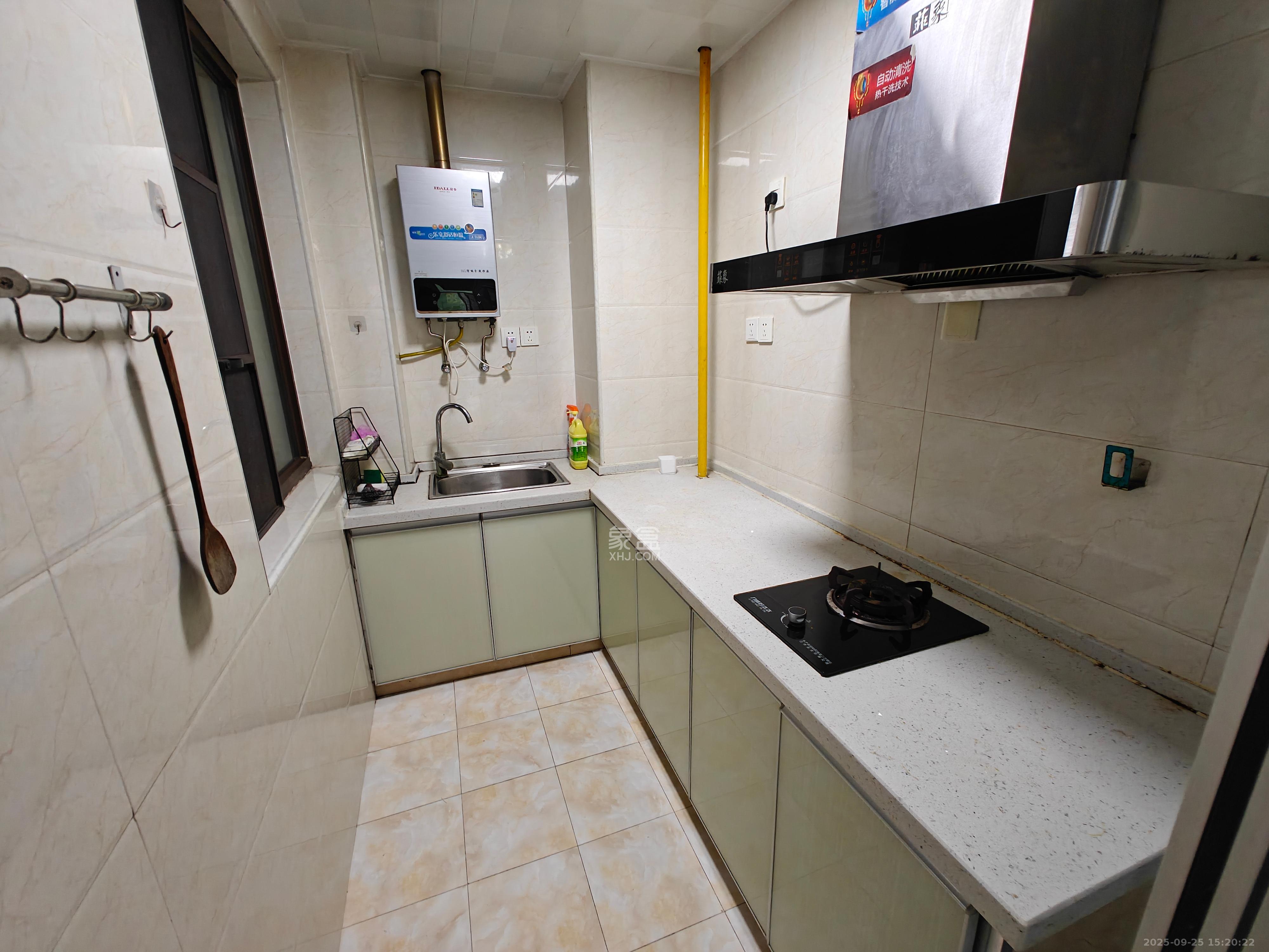 华润置地广场二期 3室2厅2卫 2200.0元/月 华润置地广场二期 3室2厅2卫 2200.0元/月室内图