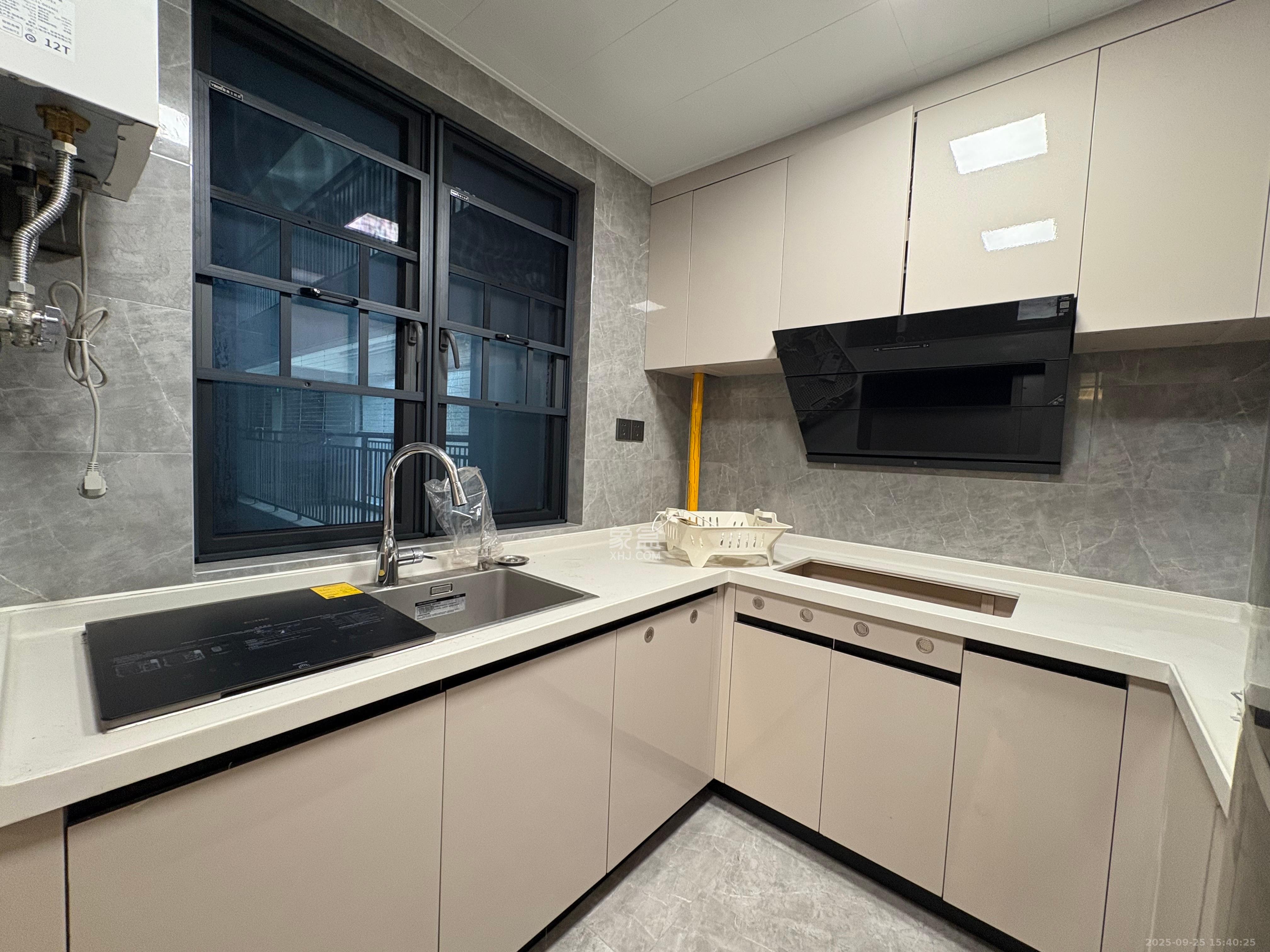 卓越洋湖晴翠 3室2厅2卫 3100.0元/月 卓越洋湖晴翠 3室2厅2卫 3100.0元/月室内图