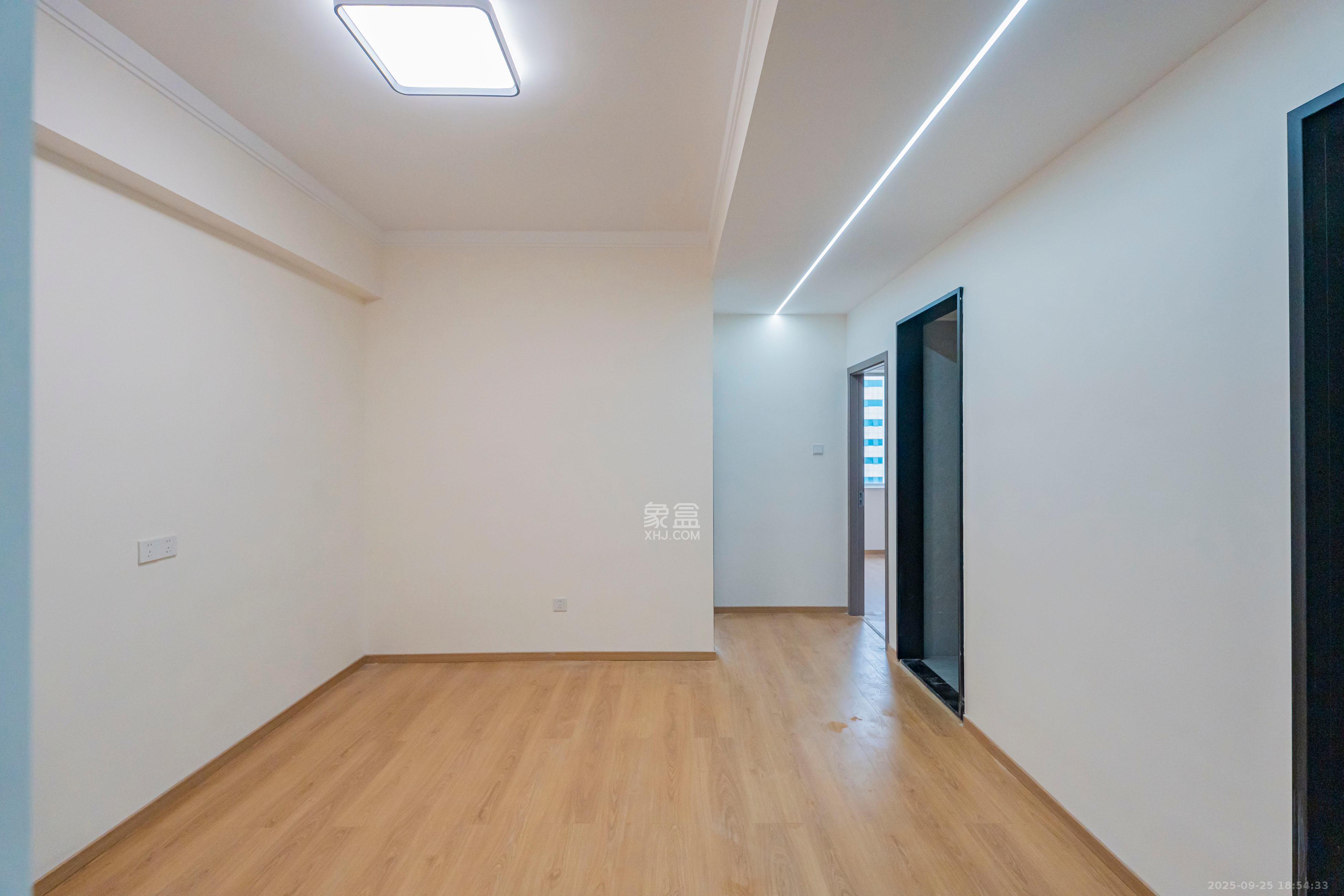 建鸿达现代城 2室2厅1卫 80.0万 建鸿达现代城 2室2厅1卫 80.0万客厅