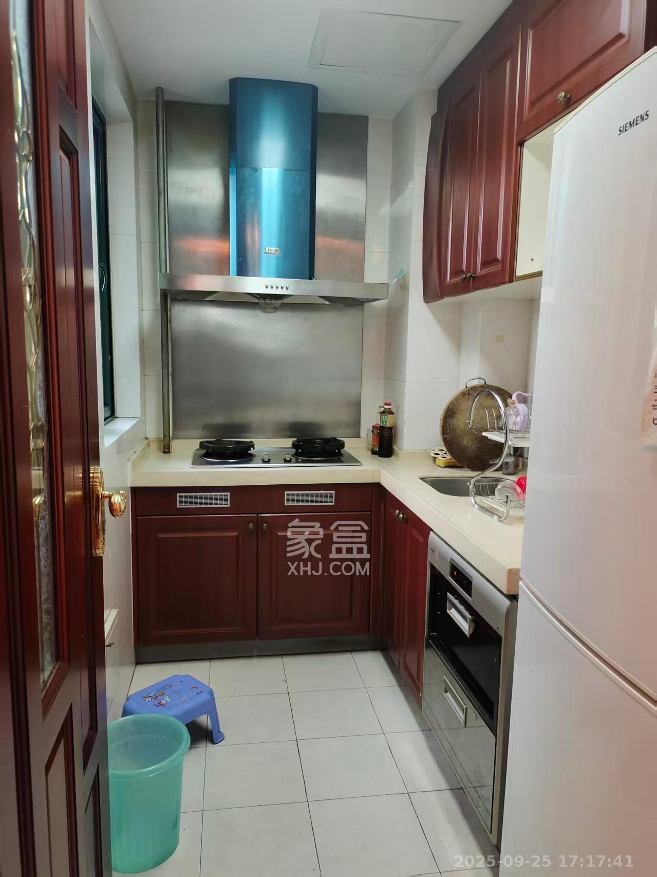 恒大华府 3室2厅1卫 2300.0元/月 恒大华府 3室2厅1卫 2300.0元/月室内图