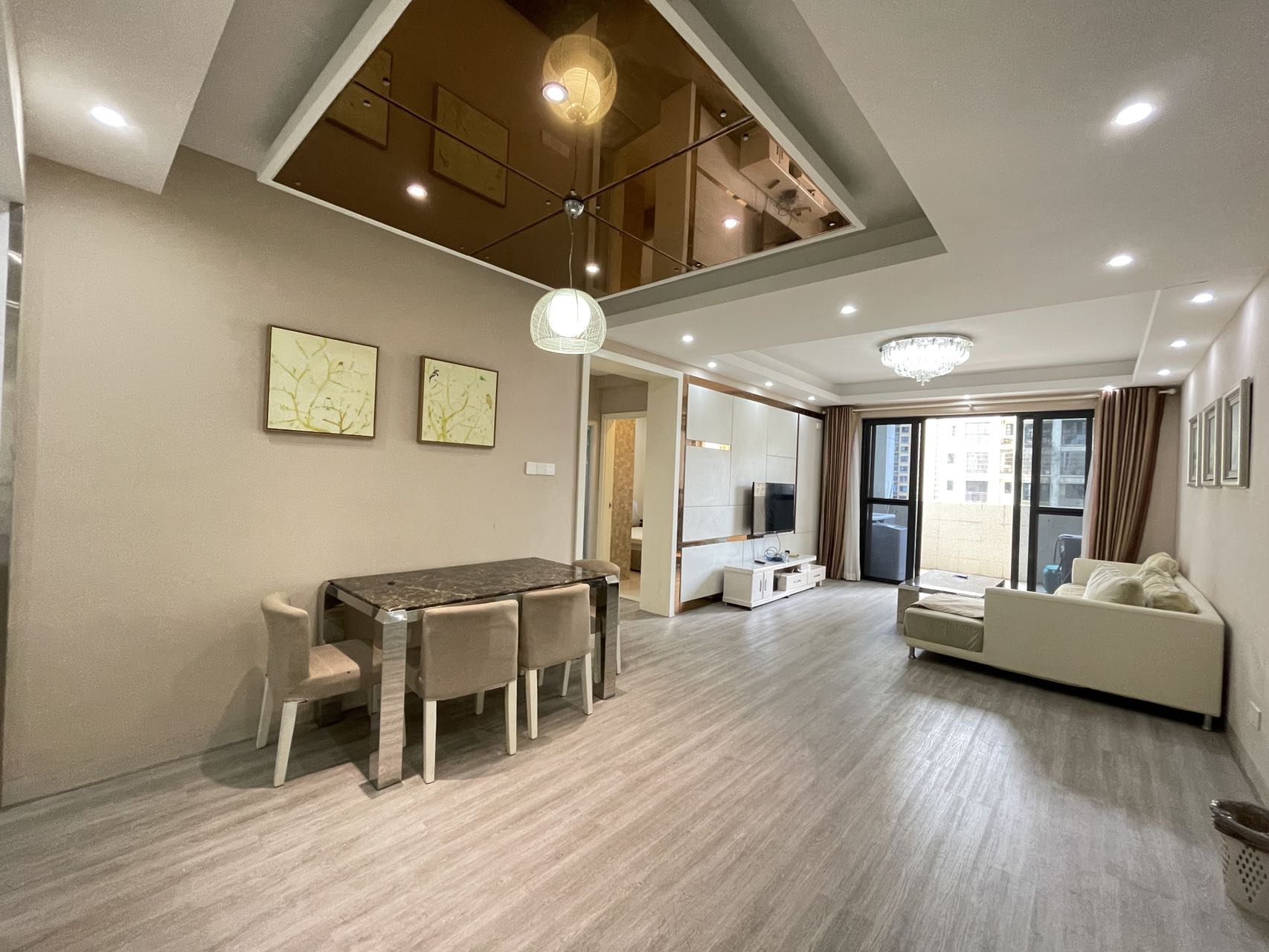 翡翠水城(住宅) 2室2厅1卫 122.0万 翡翠水城(住宅) 2室2厅1卫 122.0万客厅