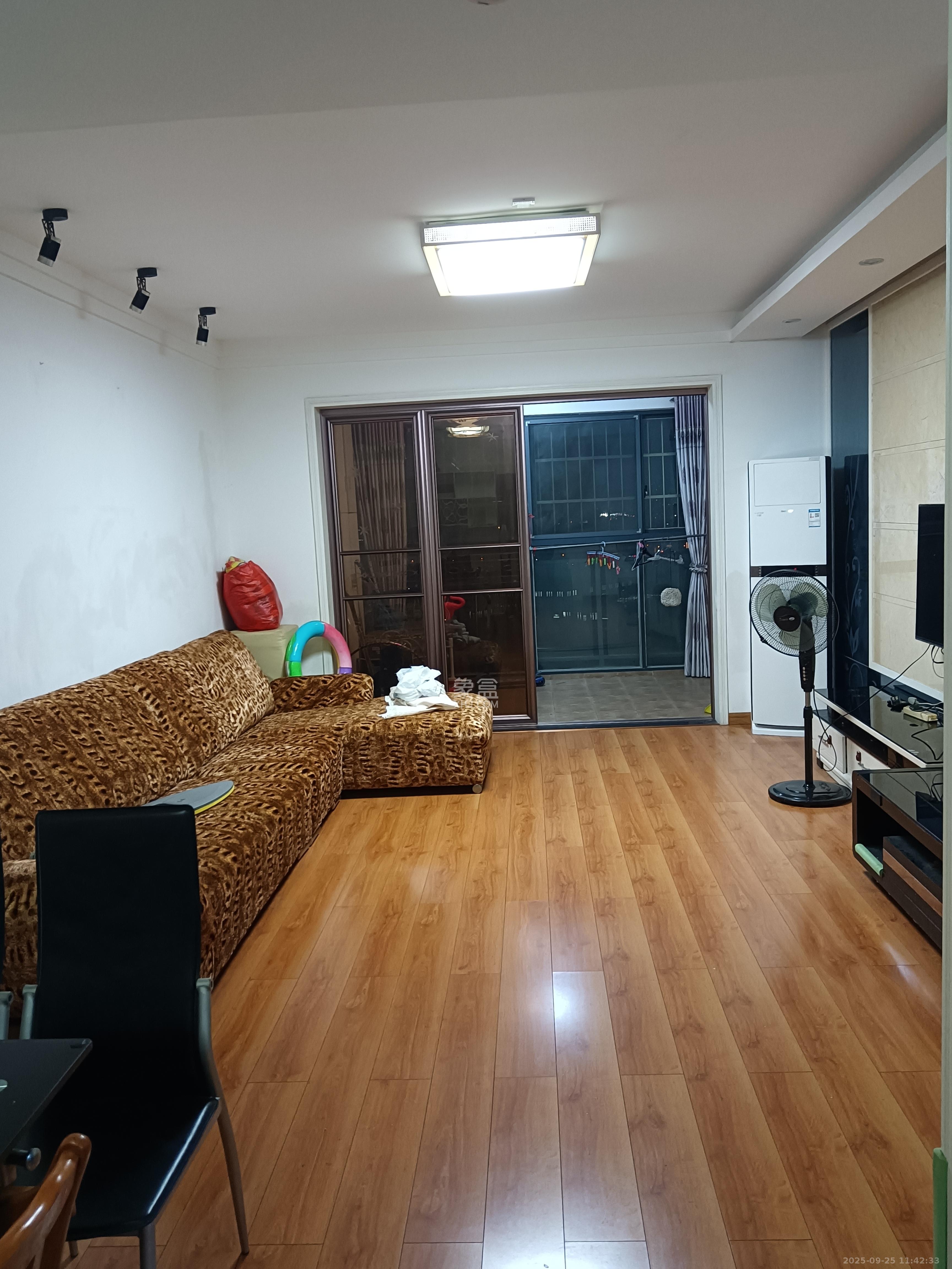 江河双水湾 3室2厅2卫 2700.0元/月 江河双水湾 3室2厅2卫 2700.0元/月室内图