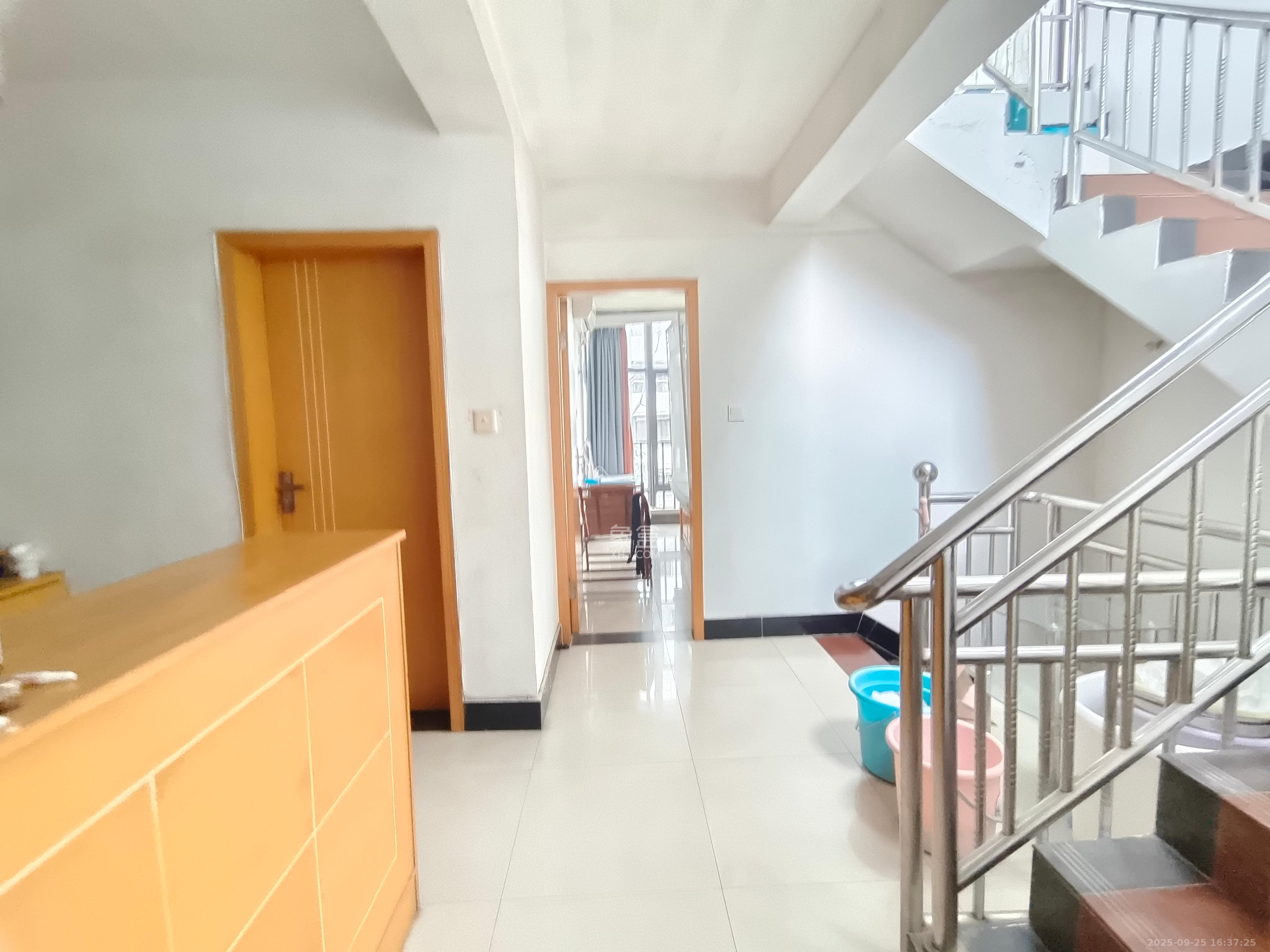 阳光100一期、四五期 4室2厅2卫 4300.0元/月 阳光100一期、四五期 4室2厅2卫 4300.0元/月室内图