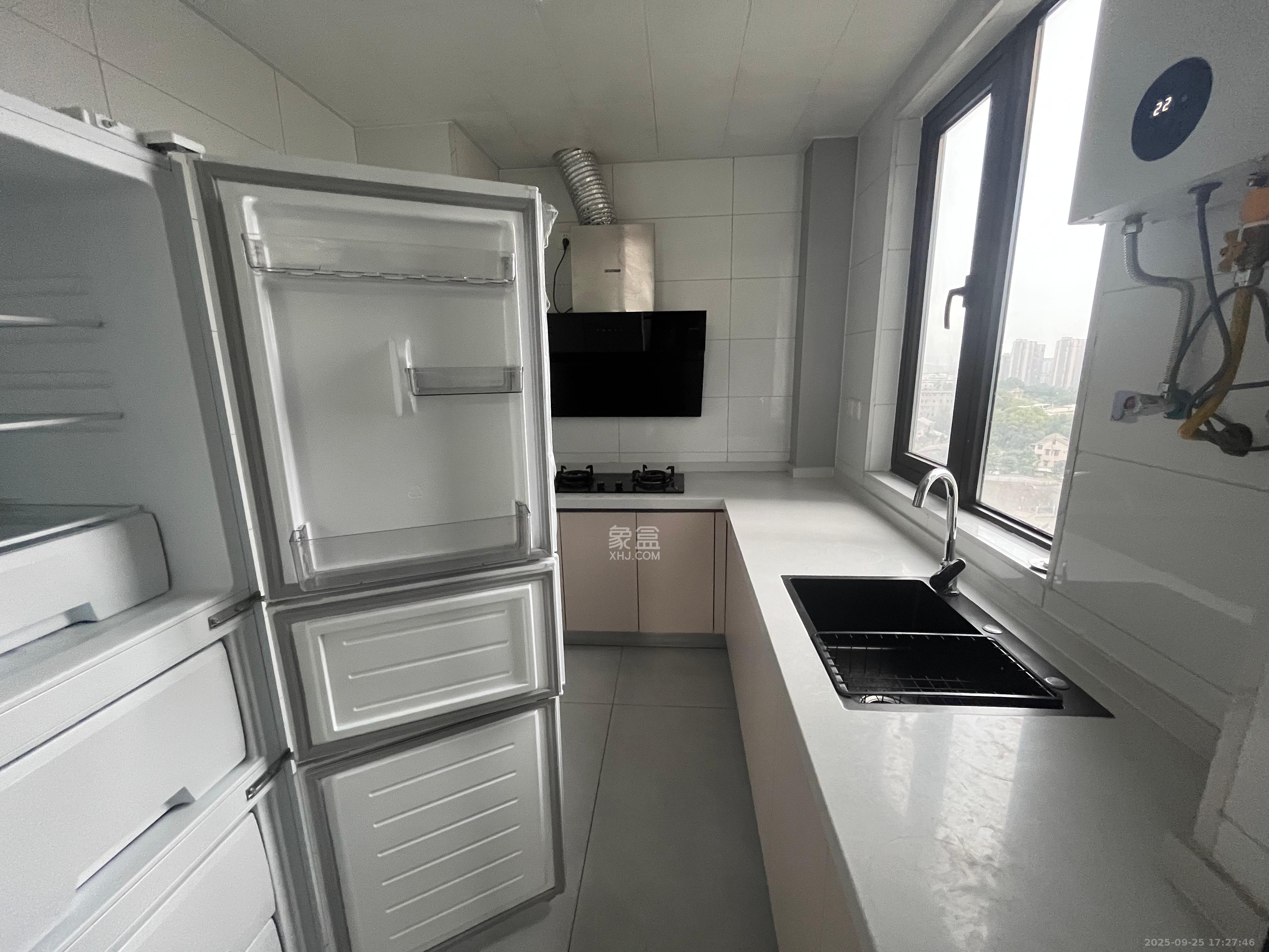 远洋红星天铂一期 4室2厅2卫 2900.0元/月 远洋红星天铂一期 4室2厅2卫 2900.0元/月室内图