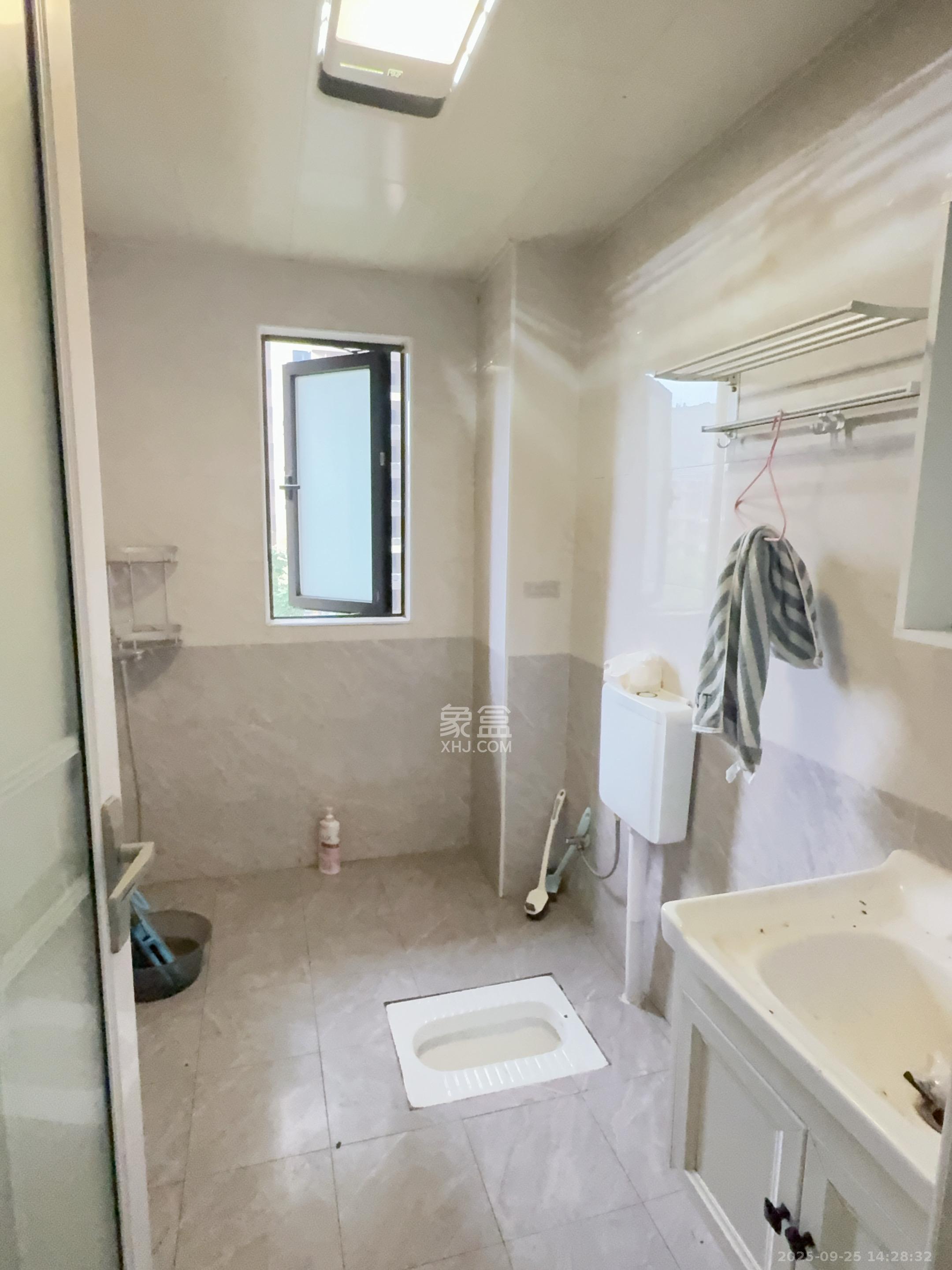 长房云时代 4室2厅1卫 3000.0元/月 长房云时代 4室2厅1卫 3000.0元/月室内图