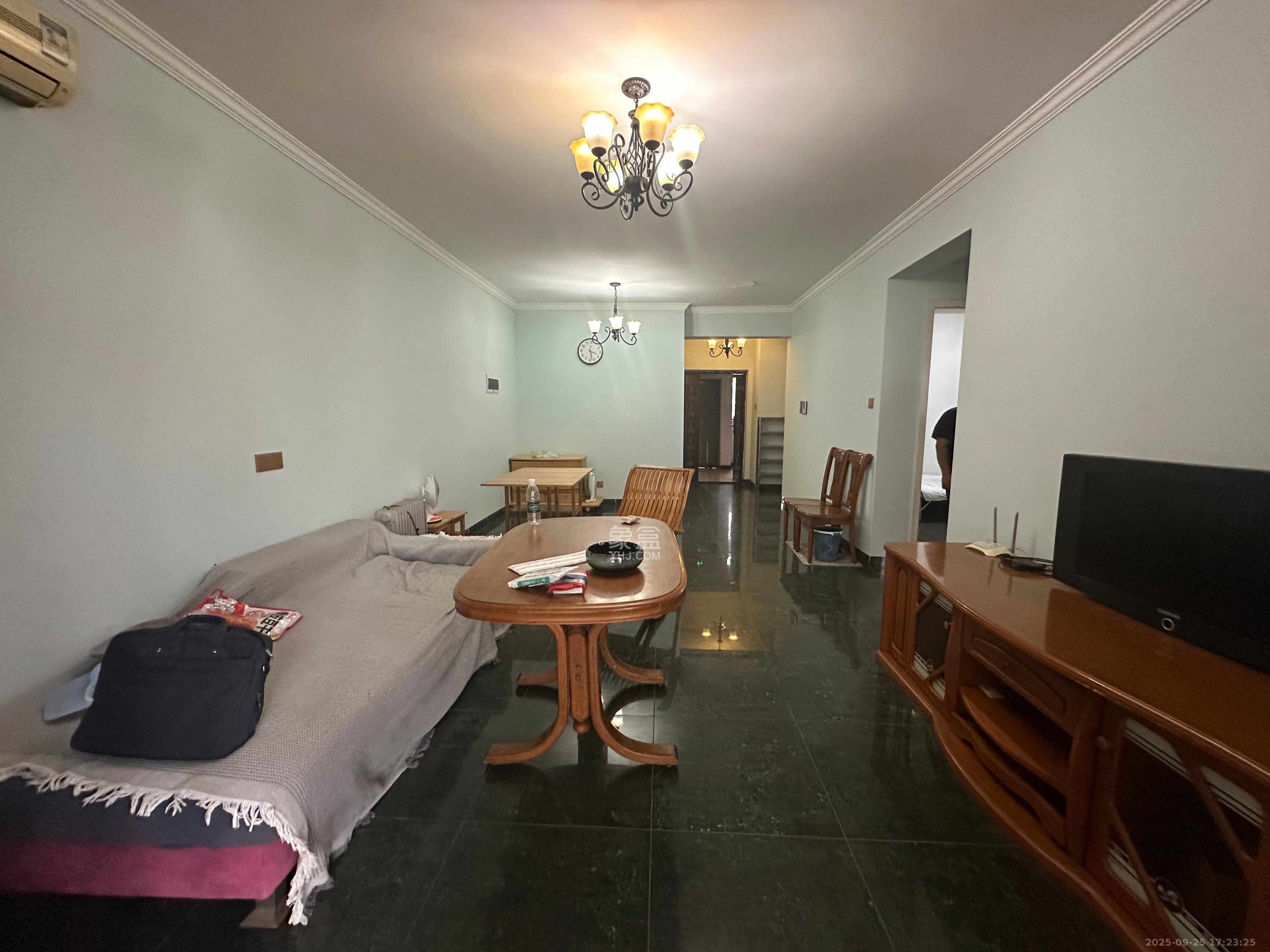 剑桥名门  2室1厅1卫    1800.0元/月室内图