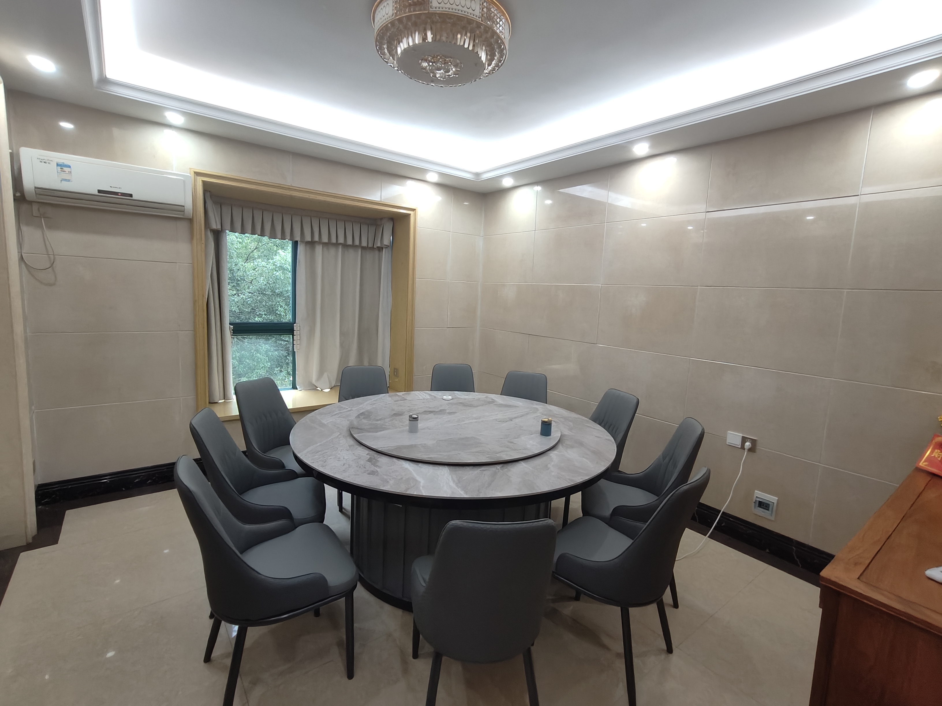 俊景花园  4室2厅2卫    85.0万客厅