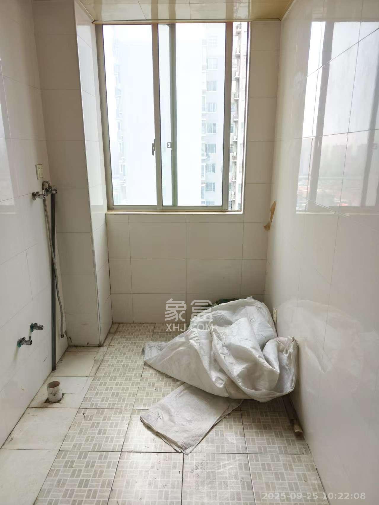 高桥现代商贸城  2室2厅1卫   2200.00元/月室内图