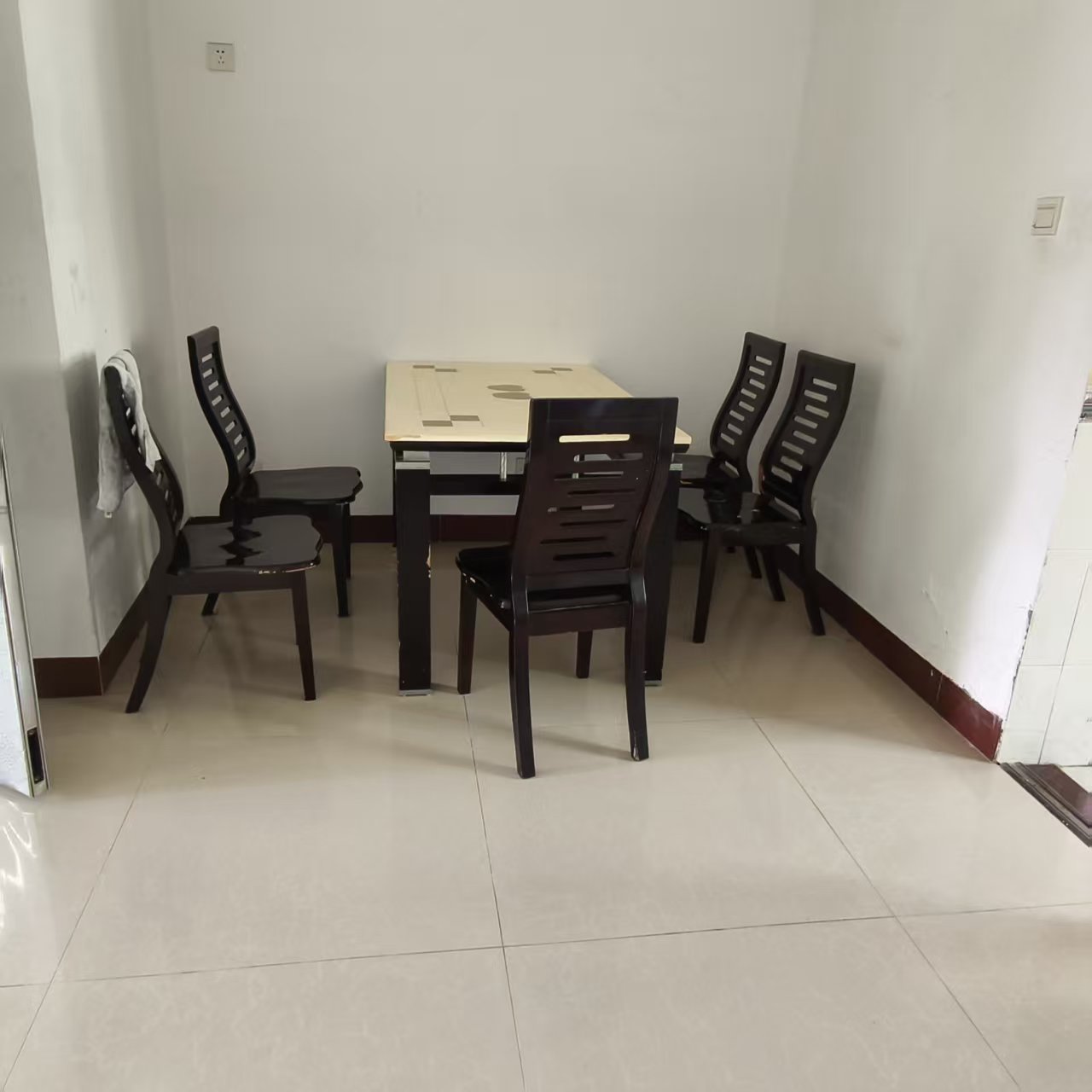 南航部队宿舍（南航小区）  3室2厅1卫    2400.0元/月室内图