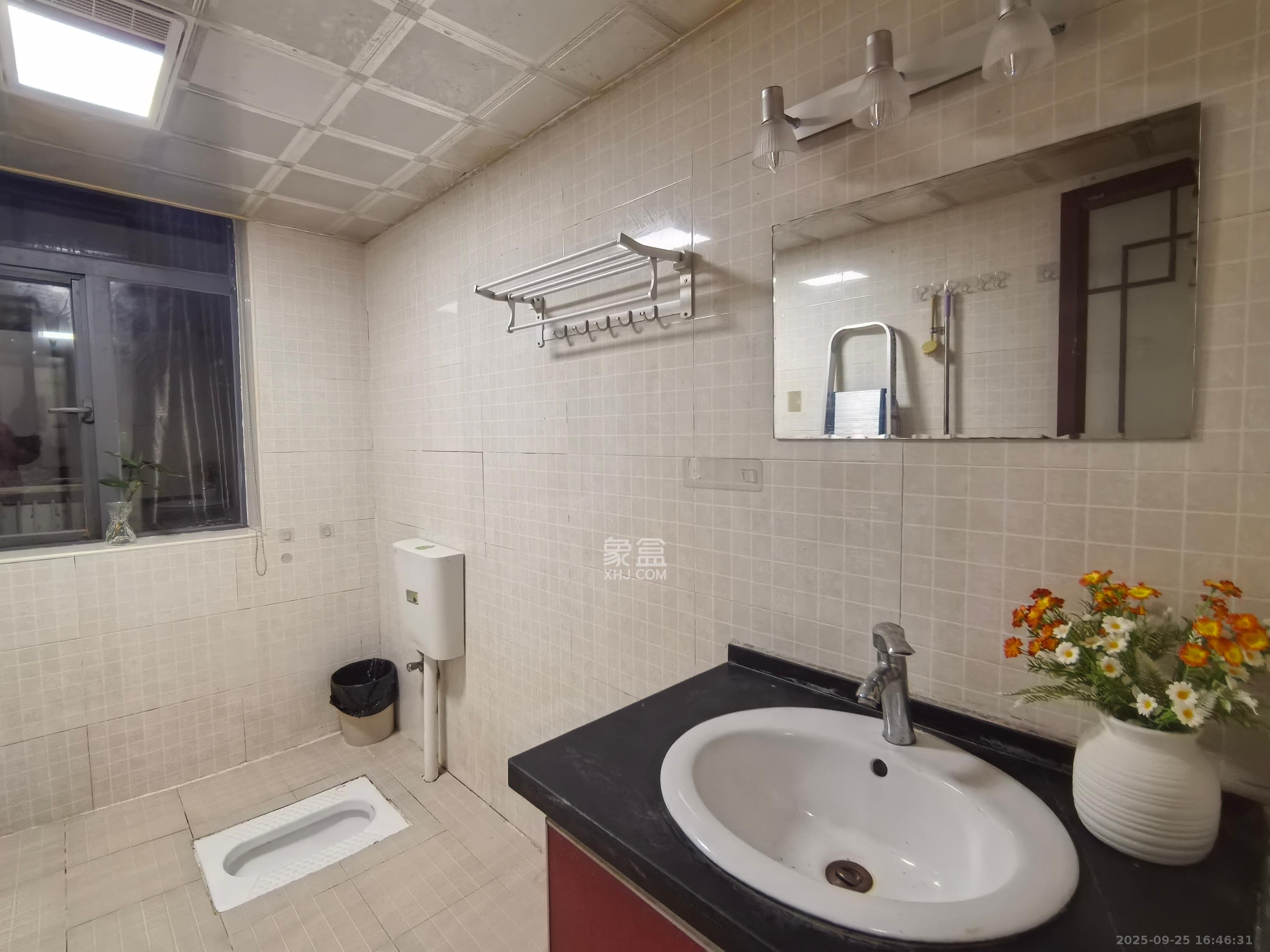 茶山馨苑 3室2厅2卫 2700.0元/月 茶山馨苑 3室2厅2卫 2700.0元/月室内图