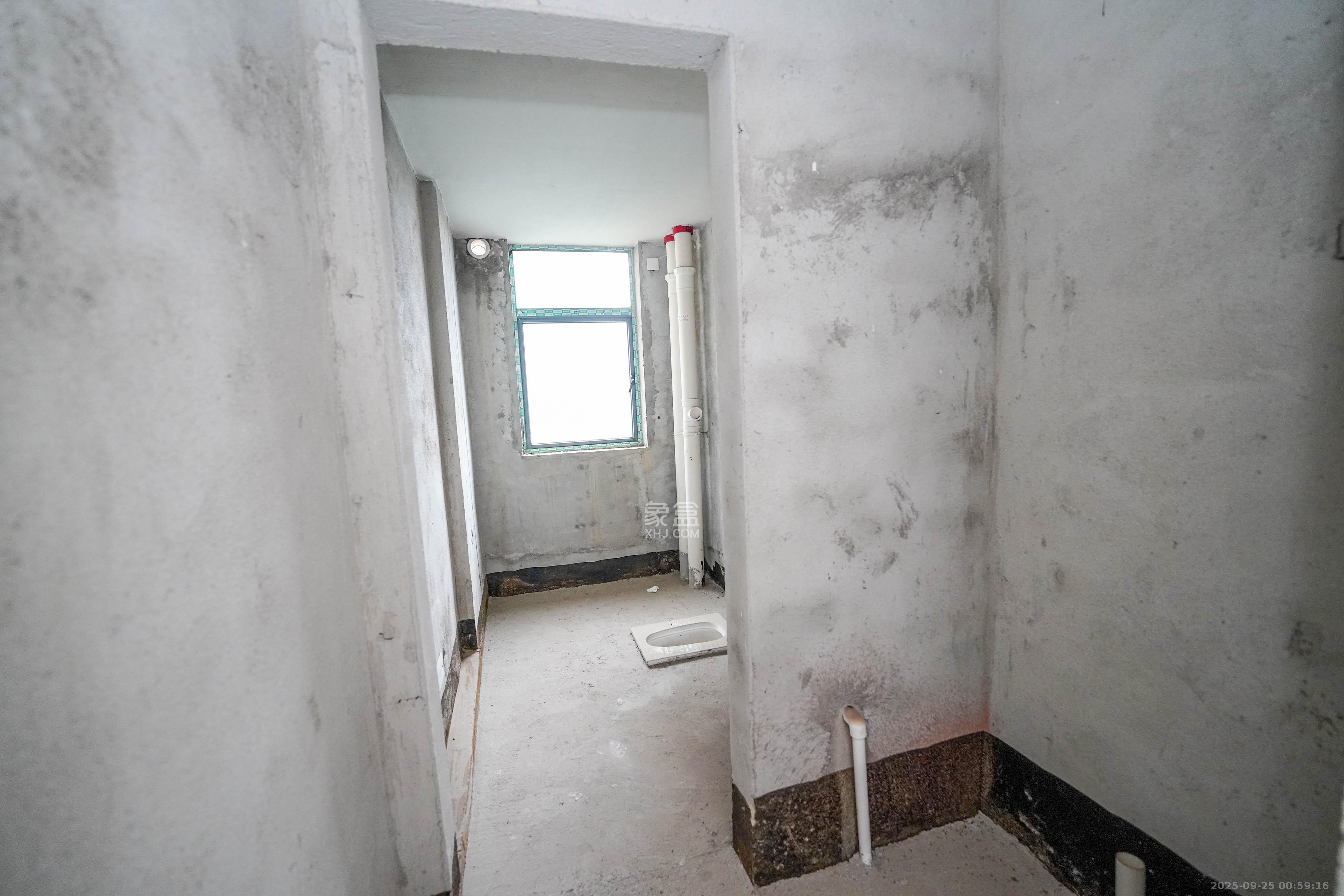 和美星城 4室1厅2卫 100.0万 和美星城 4室1厅2卫 100.0万卫生间