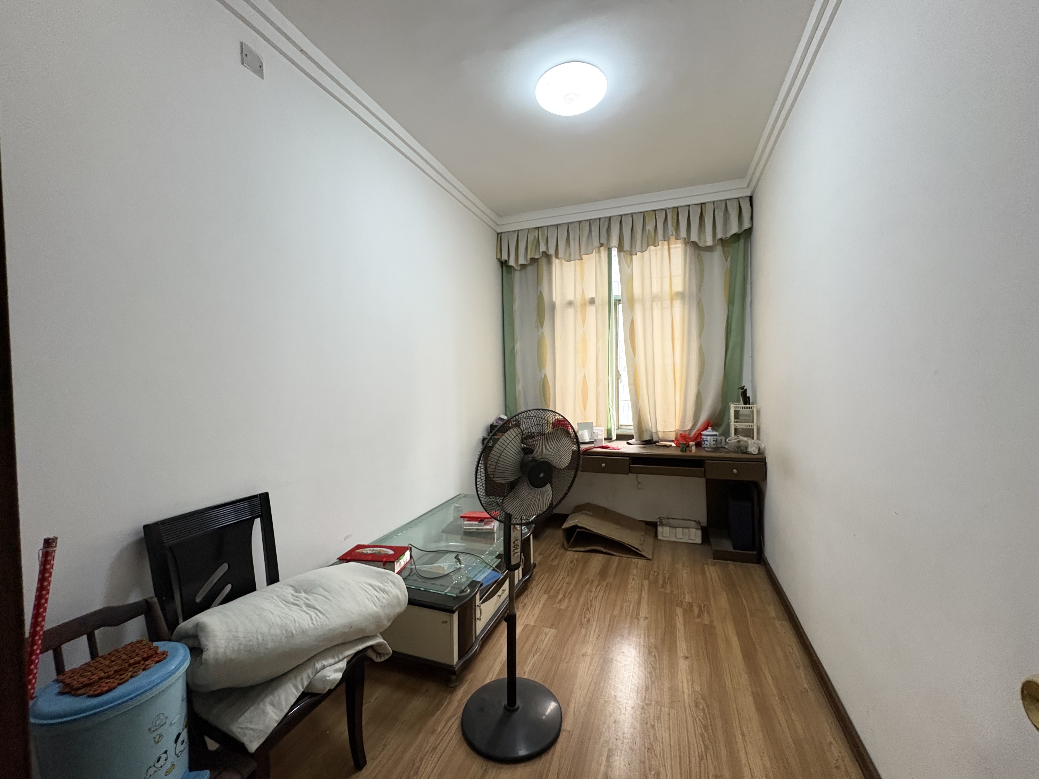 418家属区  3室2厅1卫    32.8万客厅