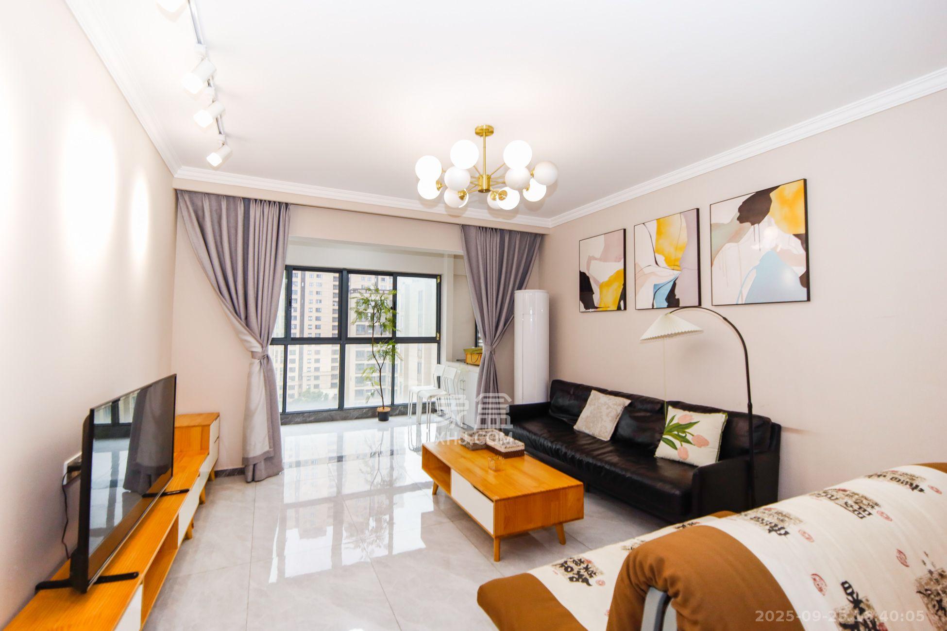 华润翡翠府 3室2厅2卫 3500.0元/月 华润翡翠府 3室2厅2卫 3500.0元/月室内图