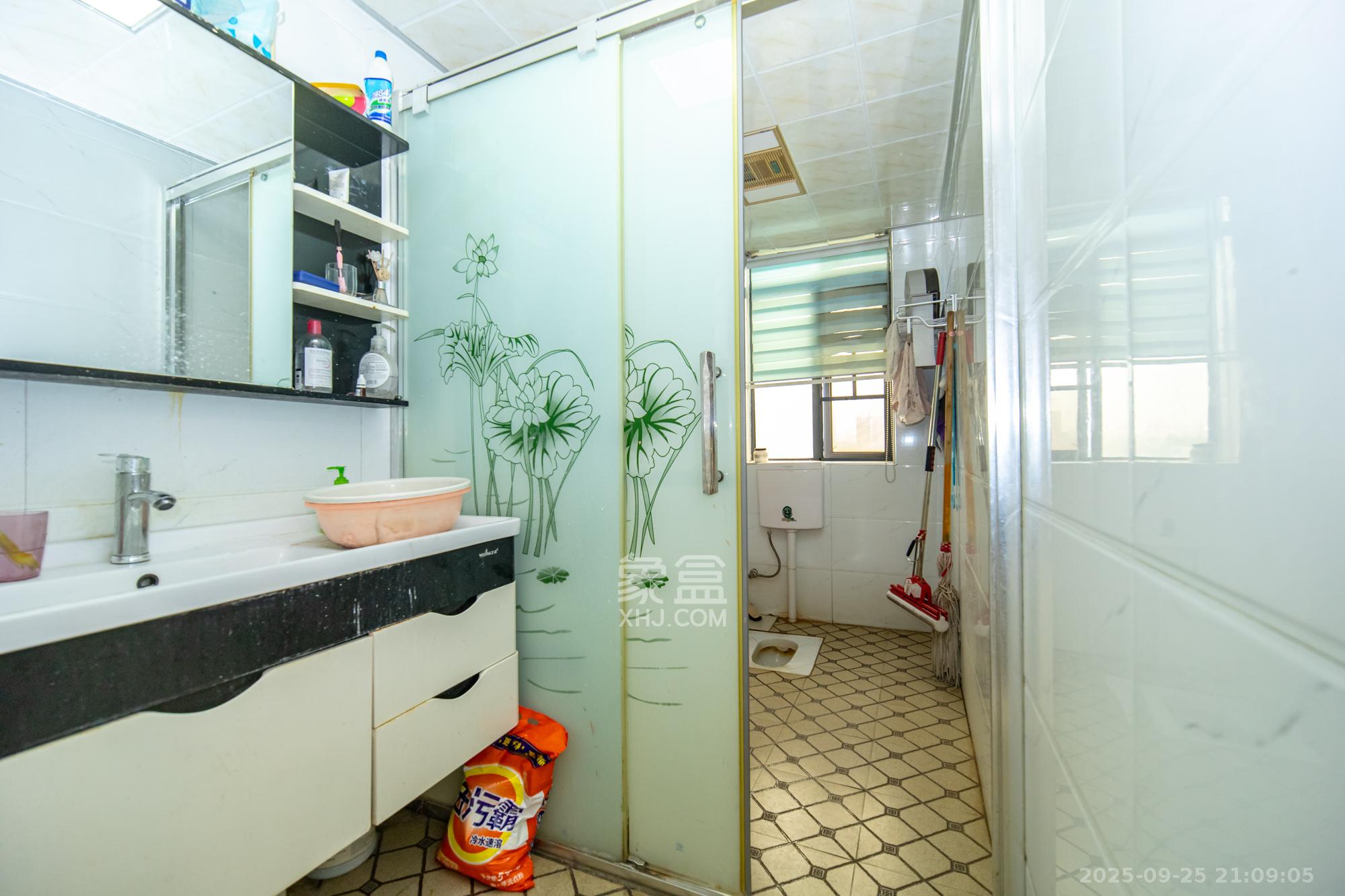 悦湖山 3室1厅1卫 64.0万 悦湖山 3室1厅1卫 64.0万卫生间