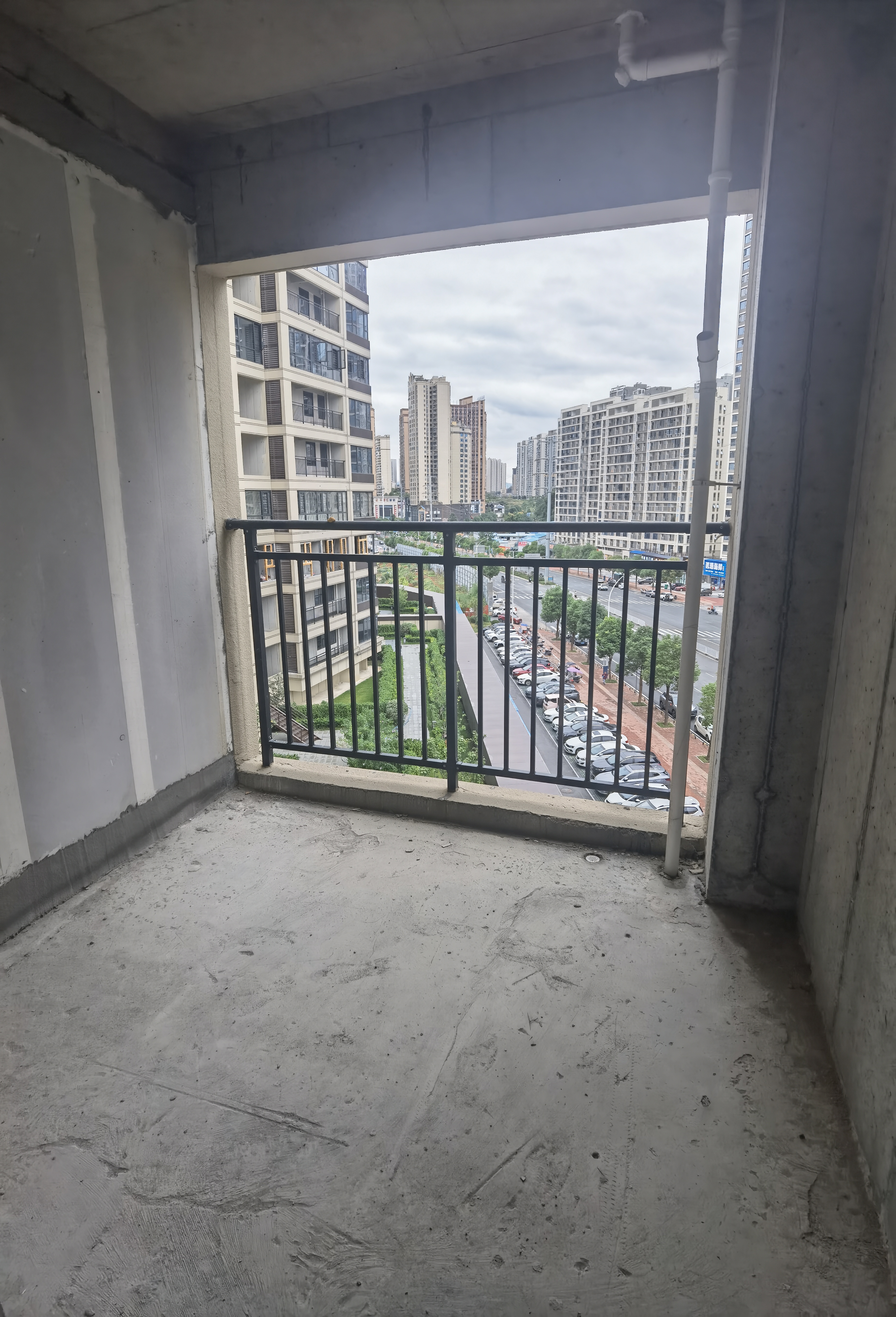 湘中府央玺 4室2厅2卫 88.8万 湘中府央玺 4室2厅2卫 88.8万客厅