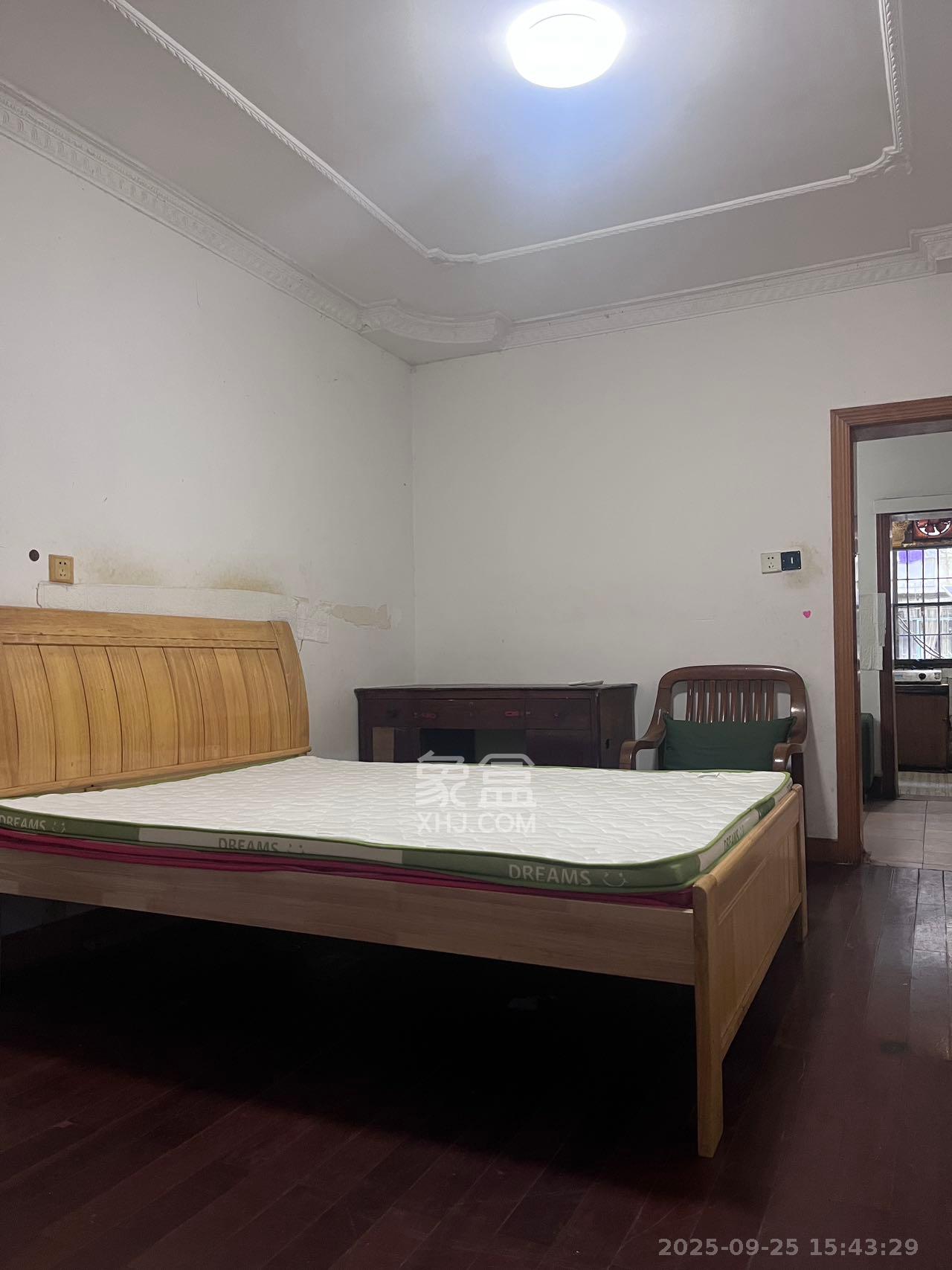 红旗区三片 2室1厅1卫 1400.0元/月 红旗区三片 2室1厅1卫 1400.0元/月室内图