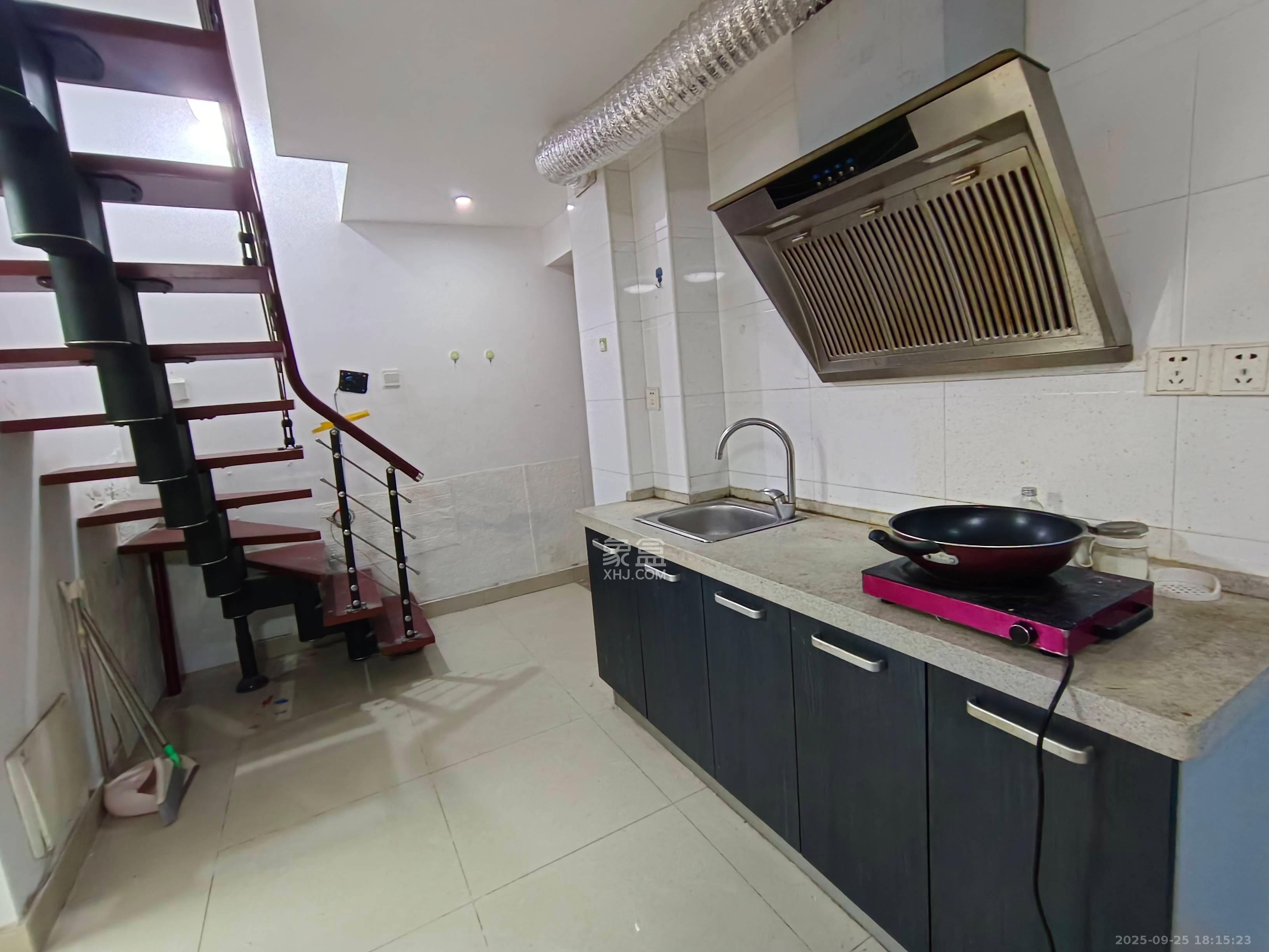 融圣国际 1室1厅1卫 1800.0元/月 融圣国际 1室1厅1卫 1800.0元/月室内图