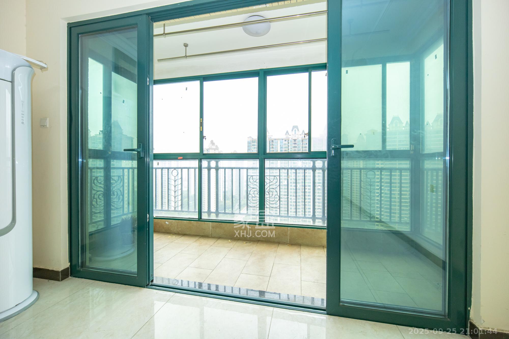 恒大雅苑  3室2厅1卫    93.0万阳台