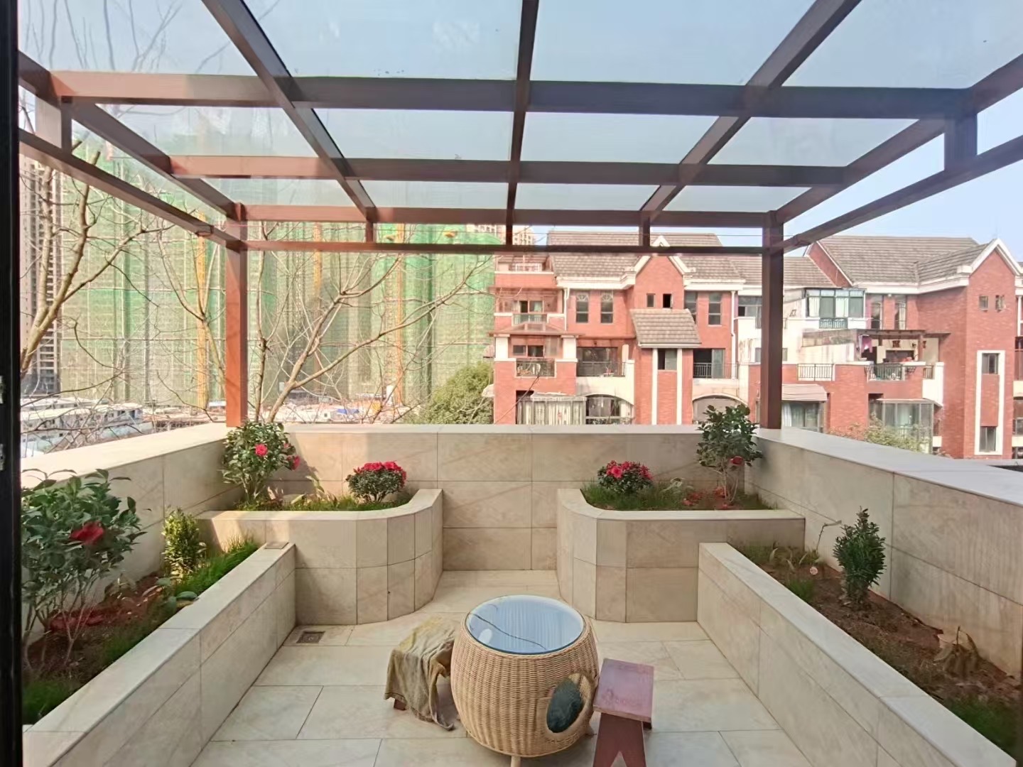 银泰红城1-5期  3室2厅2卫    2500.0元/月