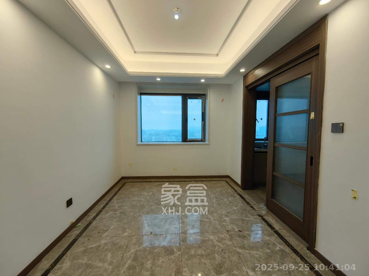 绿地V岛 4室2厅2卫 3500.0元/月 绿地V岛 4室2厅2卫 3500.0元/月室内图