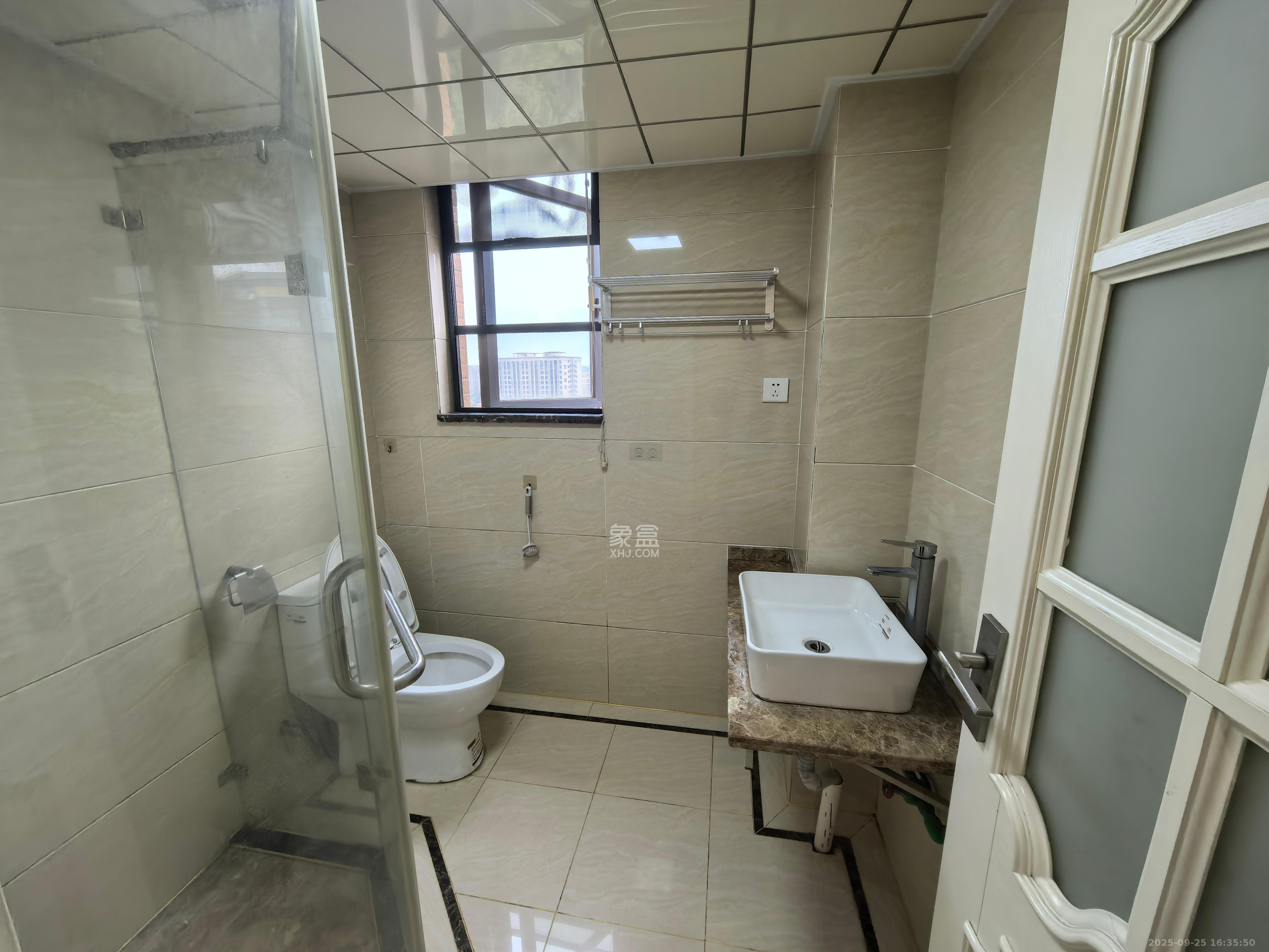 中信凯旋城(中信新城四期) 4室2厅2卫 2400.0元/月 中信凯旋城(中信新城四期) 4室2厅2卫 2400.0元/月室内图