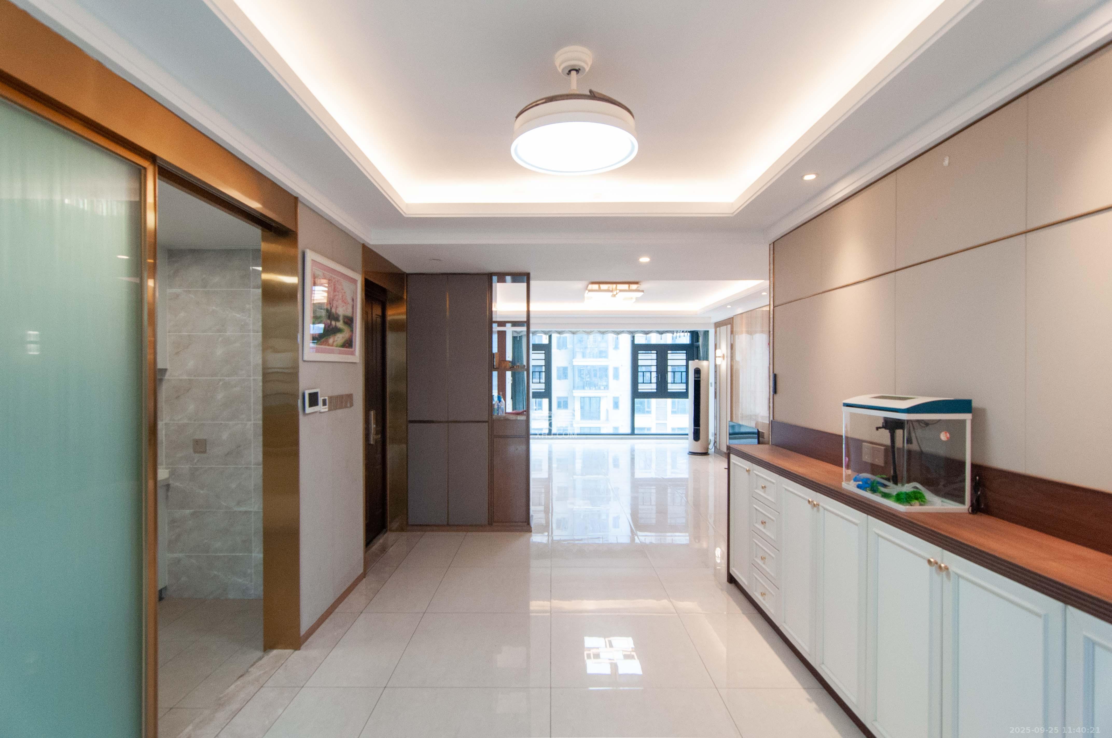 梅溪湖金茂湾  4室2厅2卫    255.0万客厅