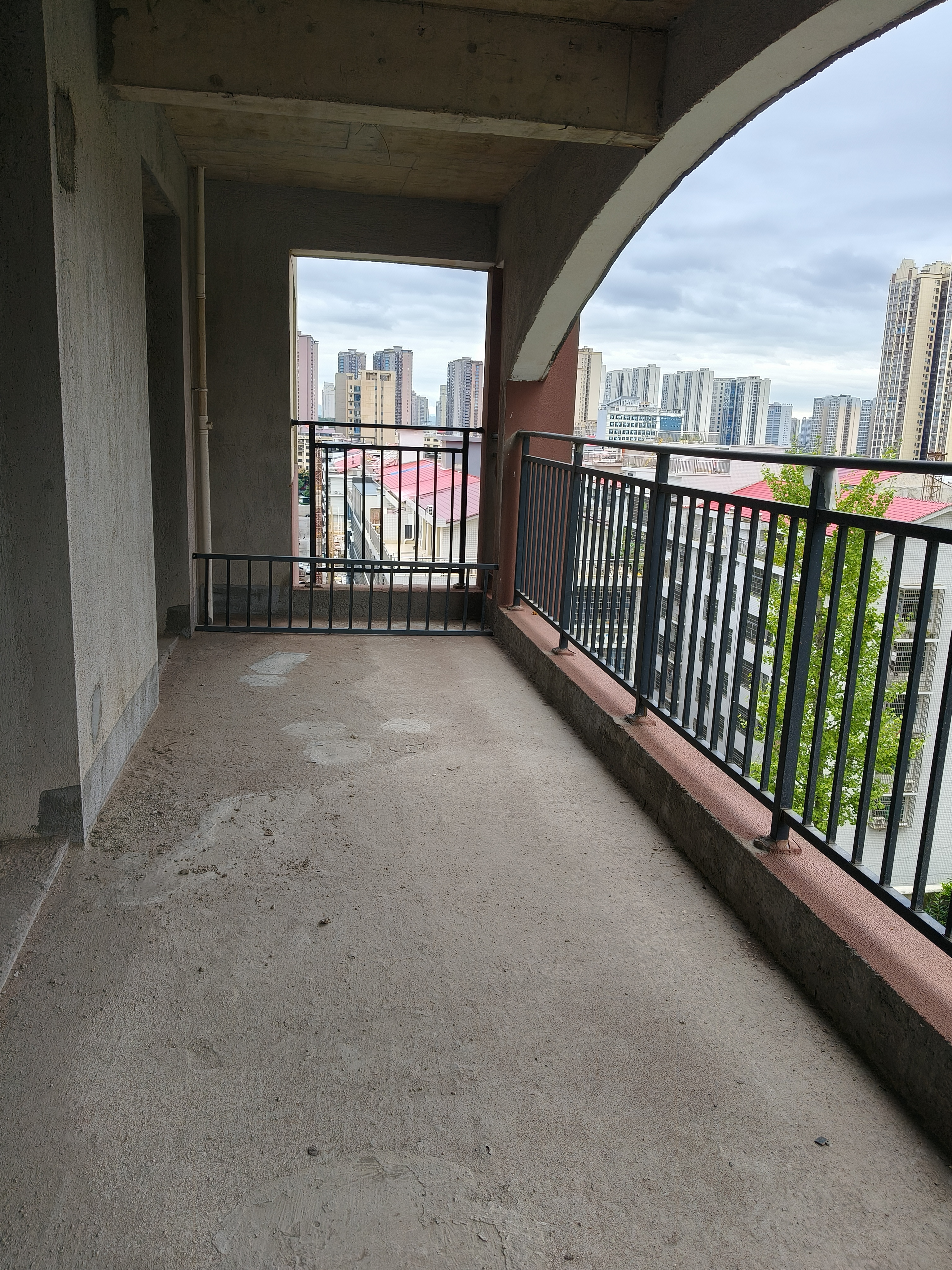 石化大院 5室2厅2卫 79.8万 石化大院 5室2厅2卫 79.8万客厅