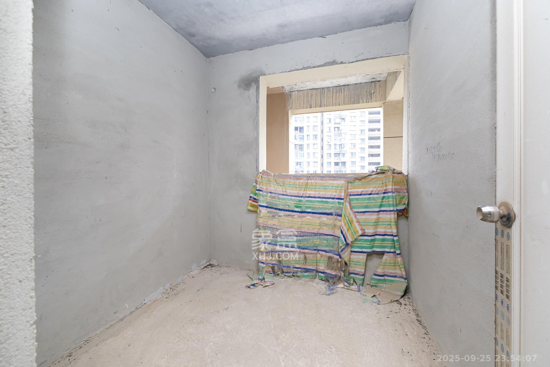 嘉宇银杉（嘉宇西苑）  3室2厅2卫    75.0万卧室