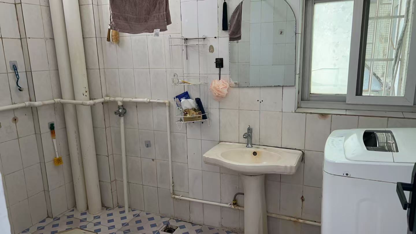 南航部队宿舍(南航小区) 3室1厅1卫 2000.0元/月 南航部队宿舍(南航小区) 3室1厅1卫 2000.0元/月室内图