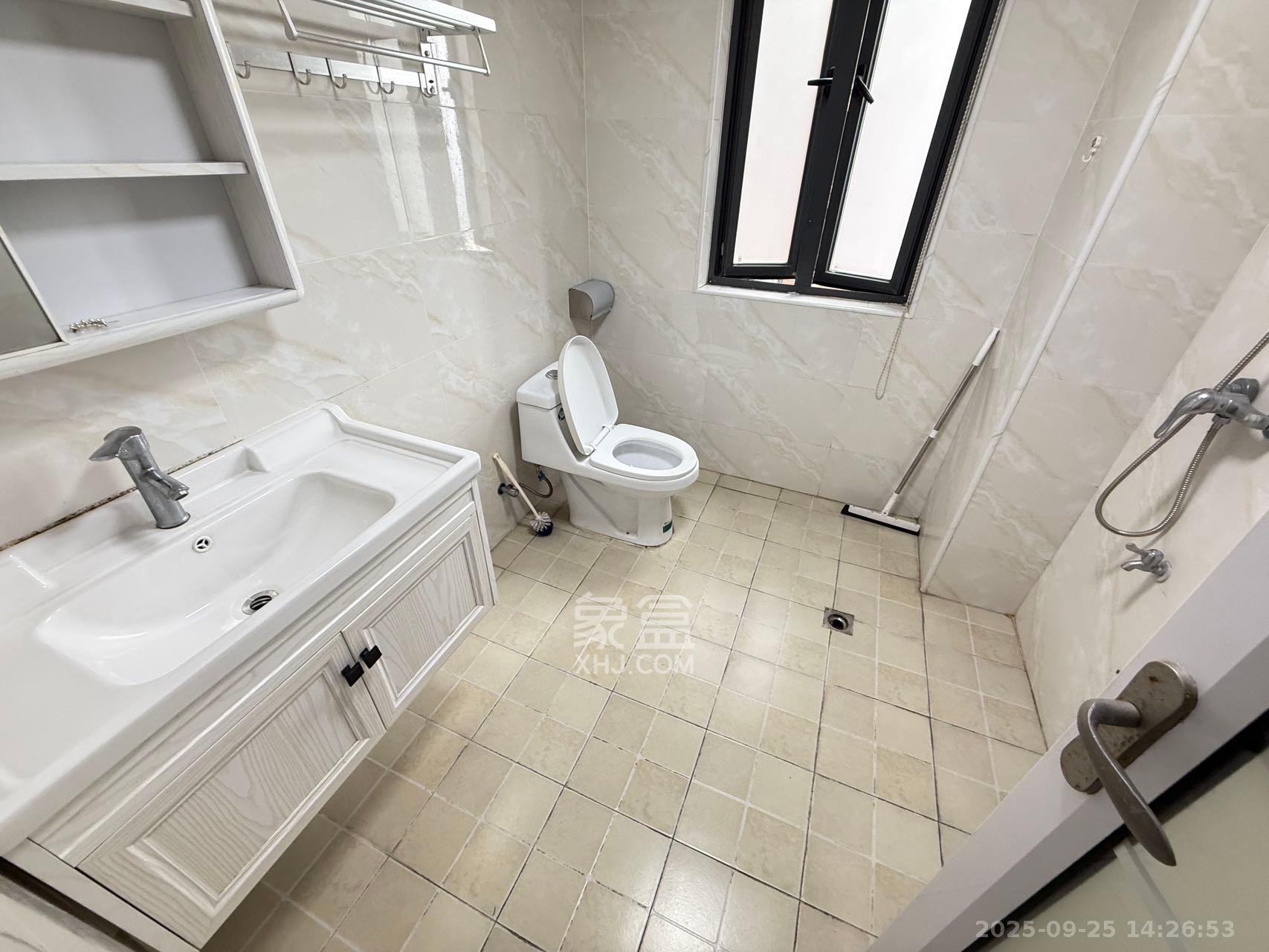 半山壹号 3室2厅2卫 2500.0元/月 半山壹号 3室2厅2卫 2500.0元/月室内图