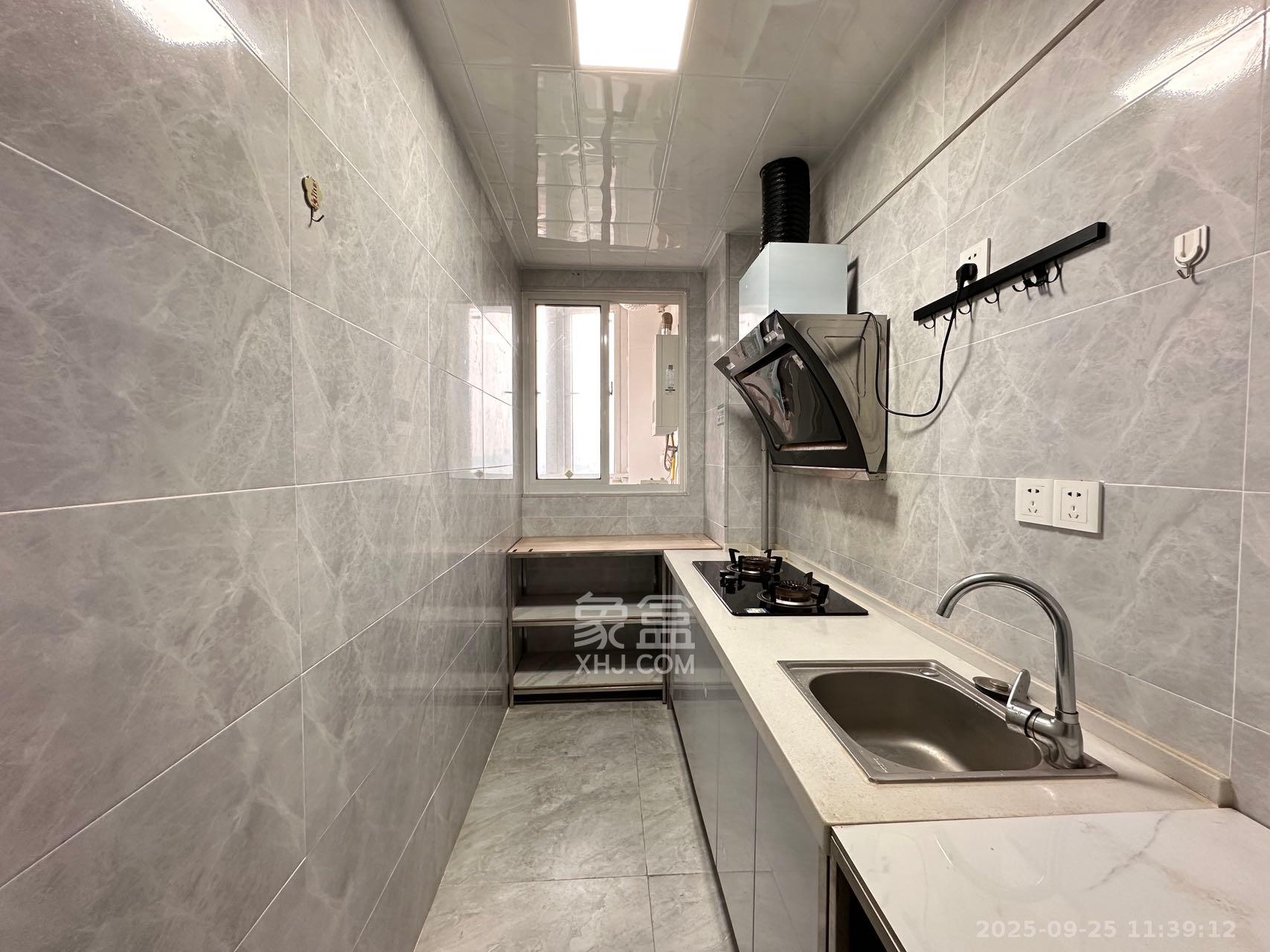 先锋东外滩  1室1厅1卫    2200.0元/月室内图