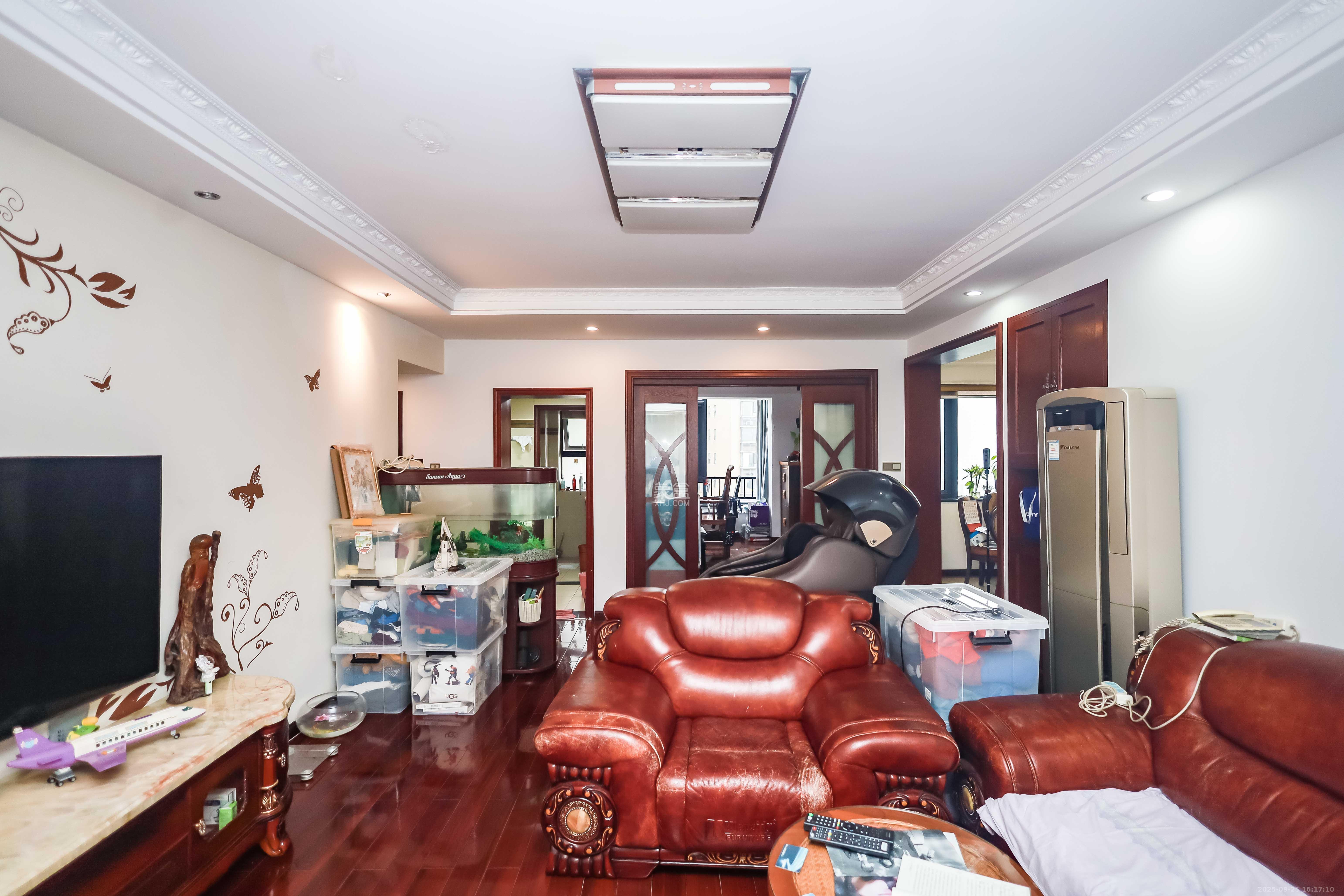 北京御园一二期（国泰嘉园）  4室2厅2卫    162.0万客厅