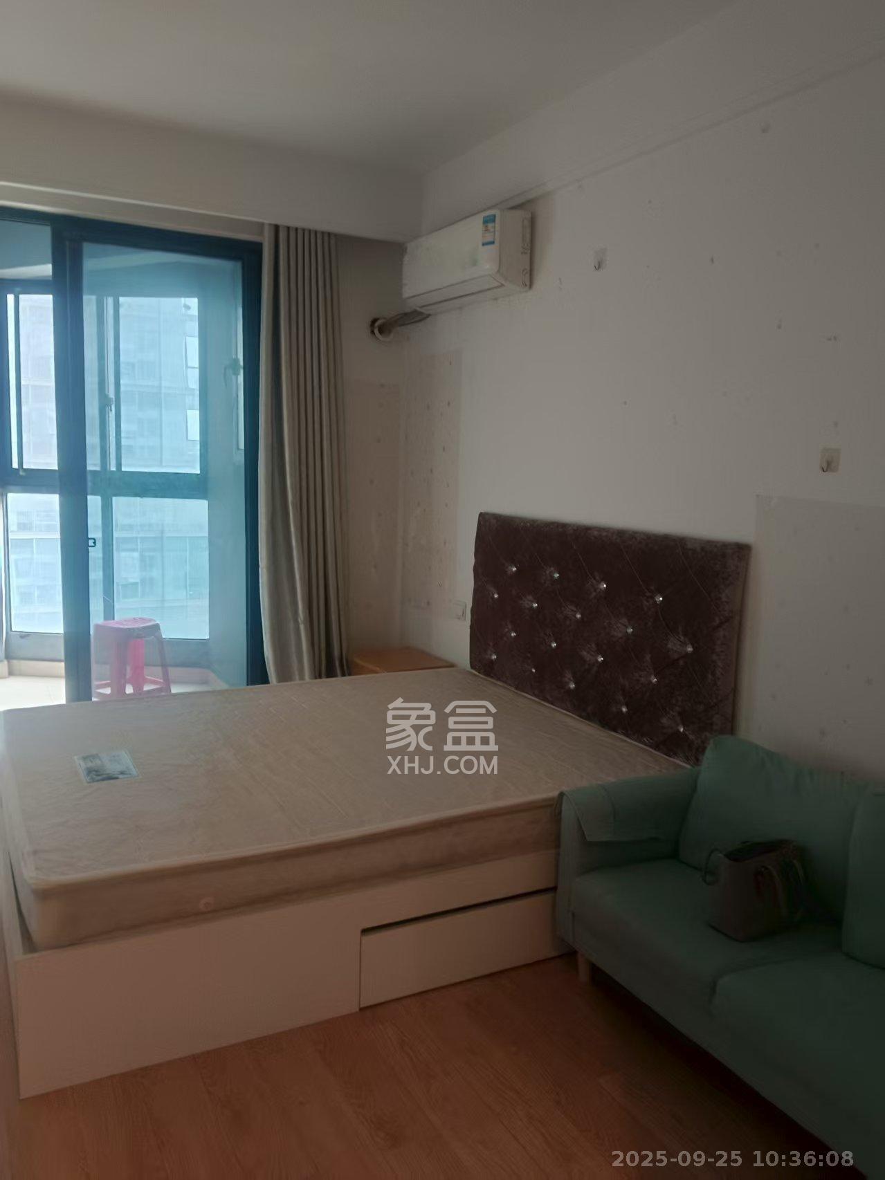 绿地中央广场  1室1厅1卫    1400.0元/月室内图