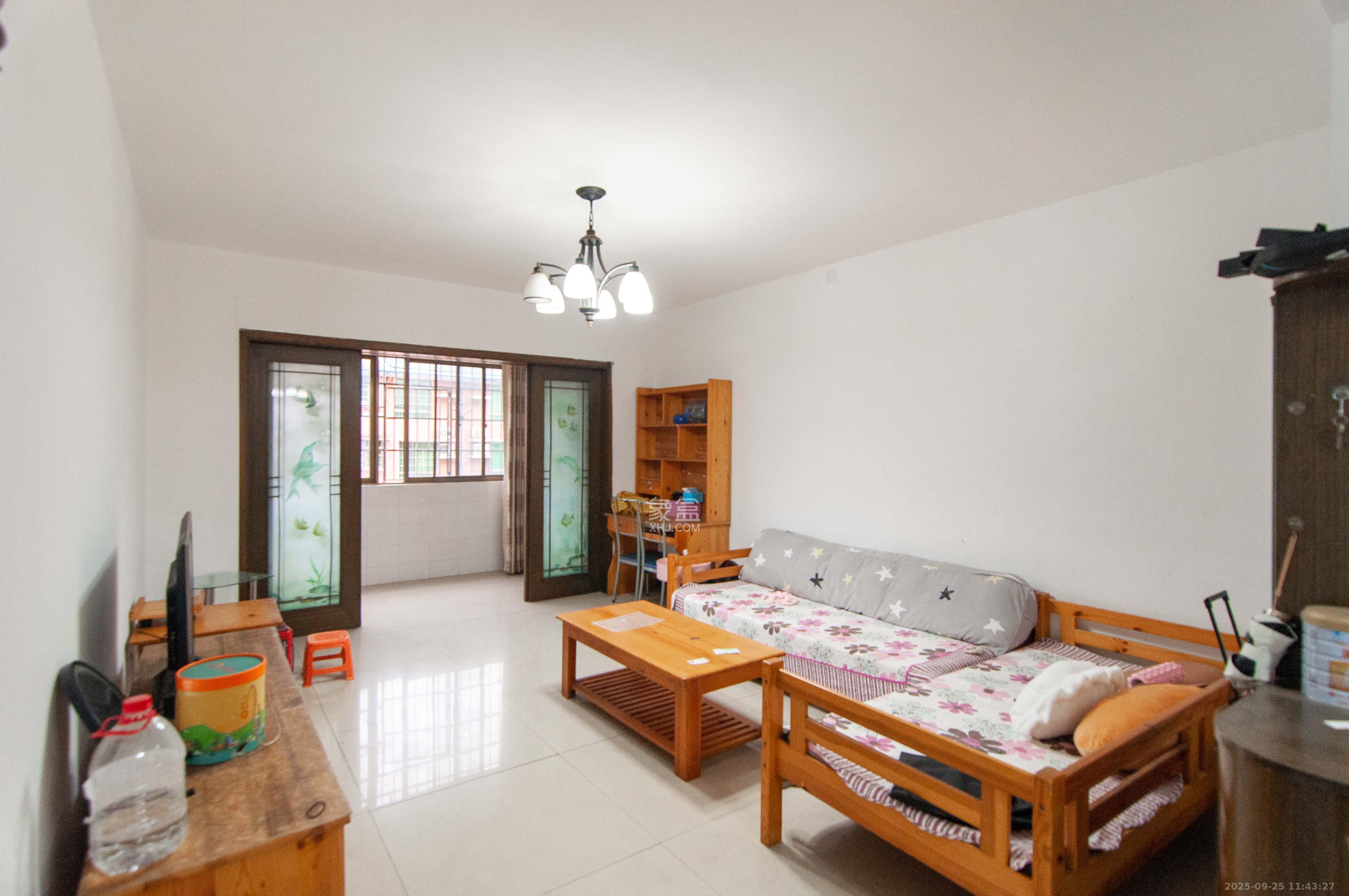 阳明山庄 2室0厅0卫 45.8万 阳明山庄 2室0厅0卫 45.8万客厅