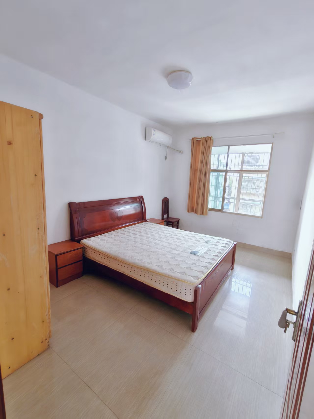 雅士林安置房  3室2厅2卫    1400.0元/月室内图