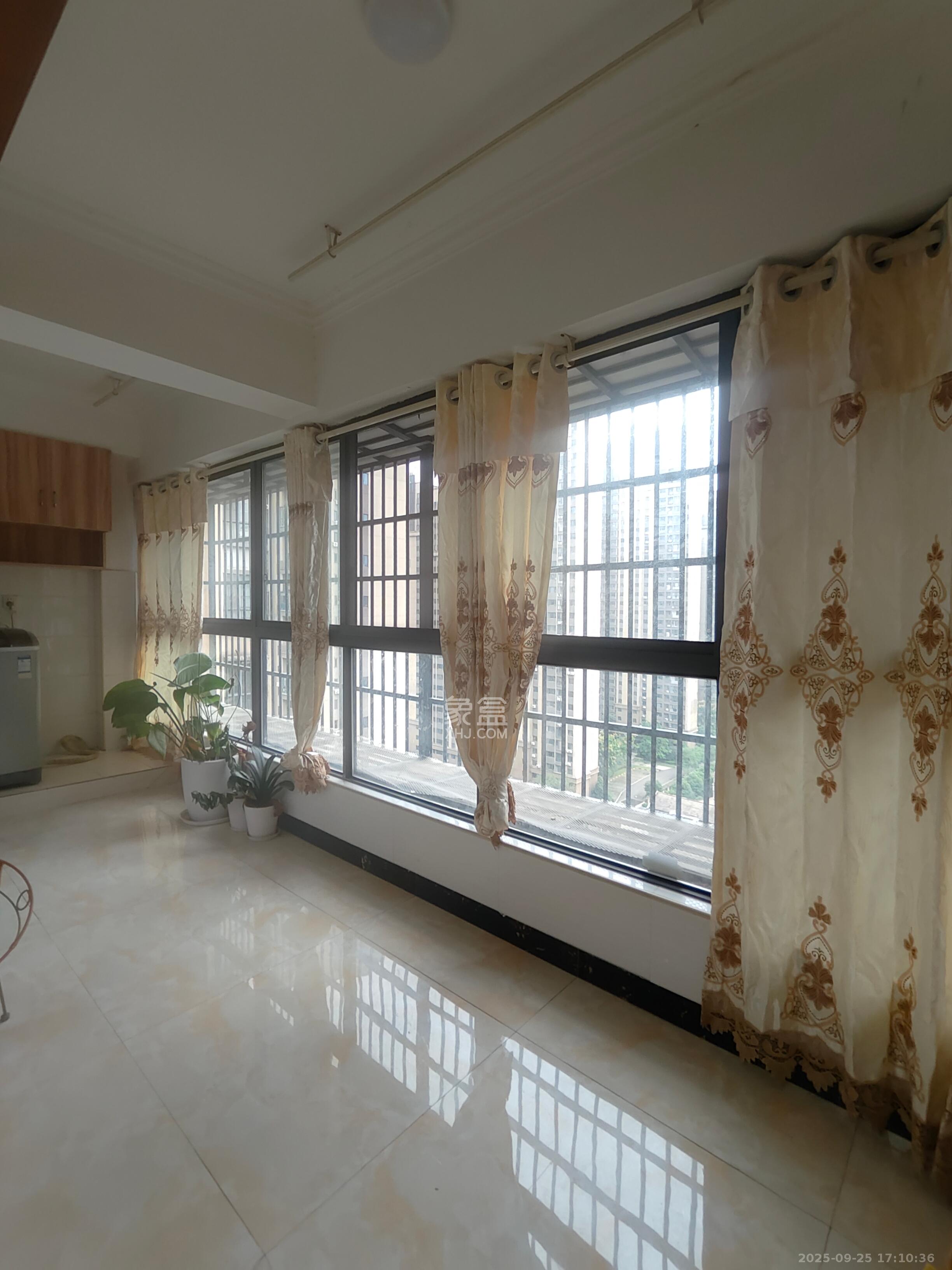 勤诚达新界 3室2厅2卫 2500.0元/月 勤诚达新界 3室2厅2卫 2500.0元/月室内图